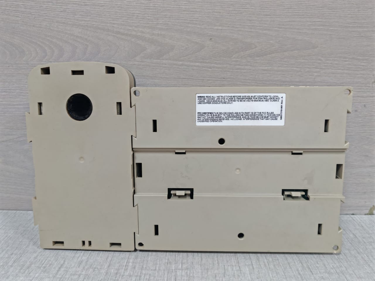 ALERTON 50027210-001 ALERTON VAVIH-SD VAV CONTROLLER WITH ACTUATOR 50027210-001 REV.A 9