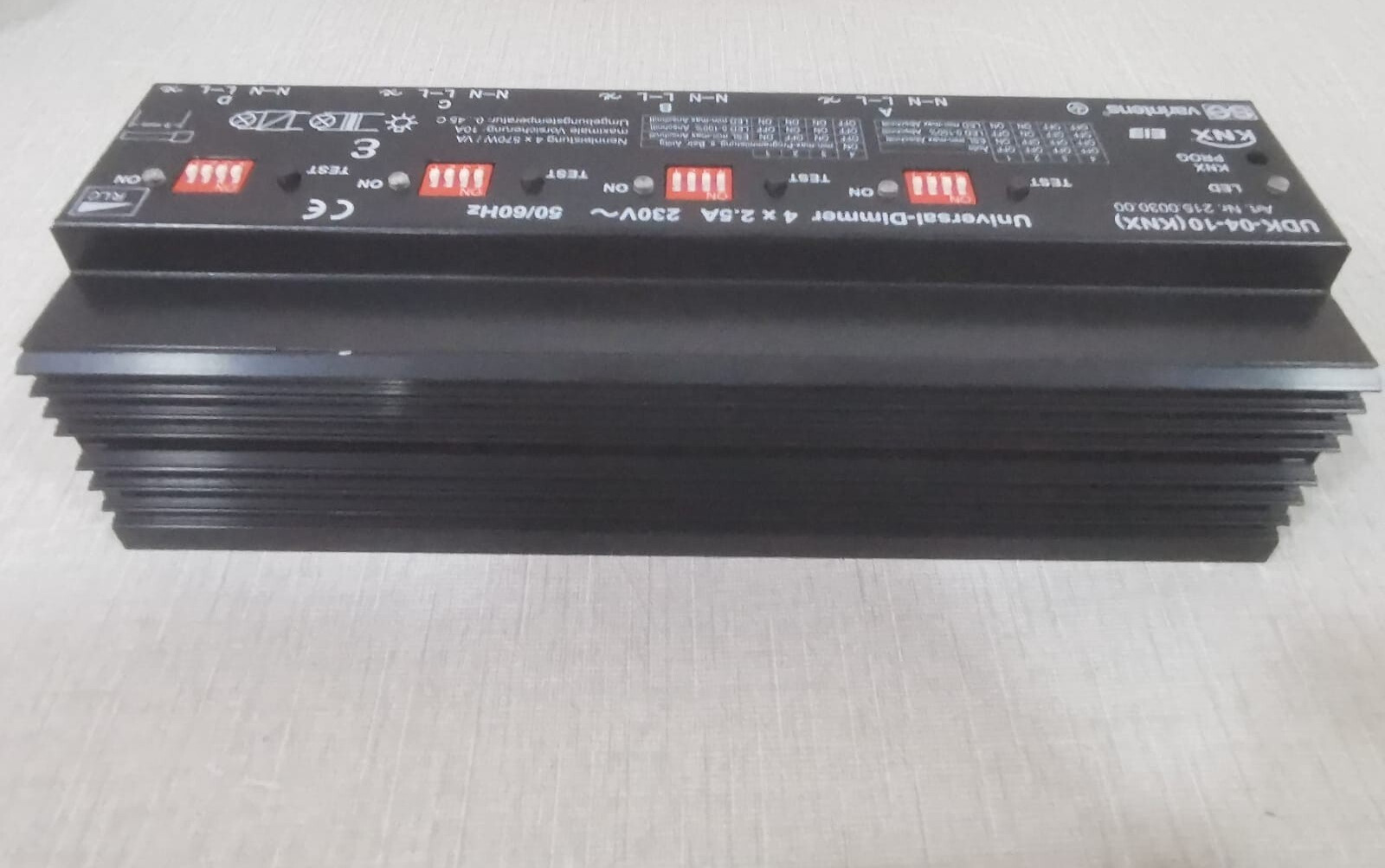 Varintens UDK-04-10 Varintens UDK-04-10 (KNX) Universal Dimmer 6