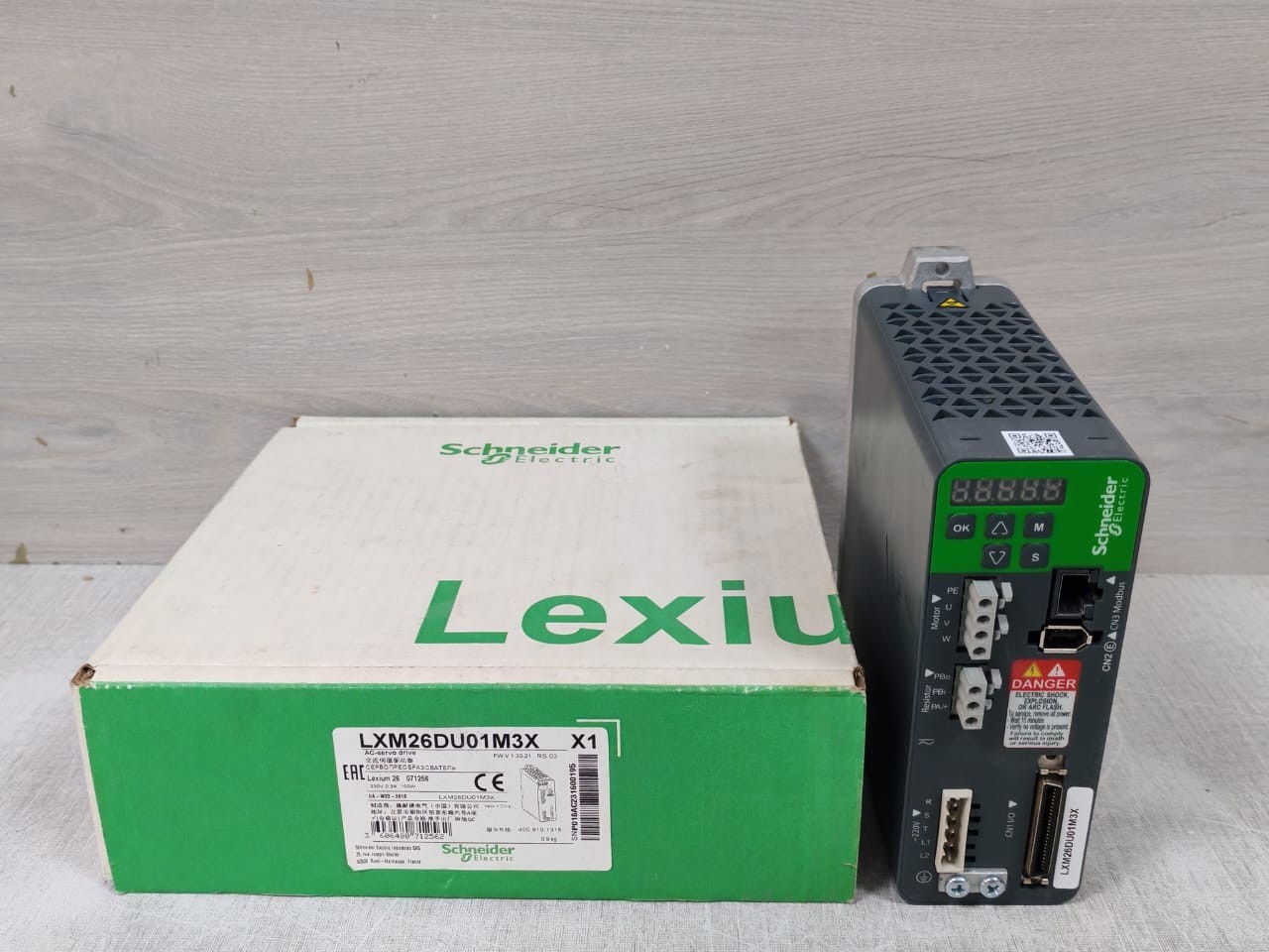 Schneider Electric LXM26DU01M3X Schneider Electric LXM26DU01M3X Motion Servo Drive-Lexium 26-230V 0.9A 100W 2
