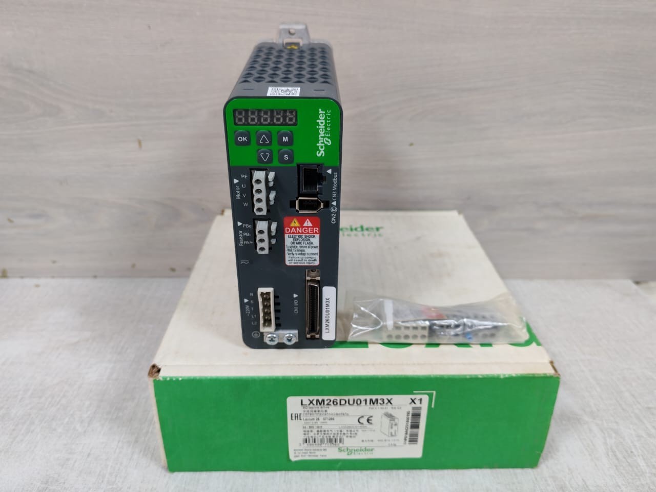 Schneider Electric LXM26DU01M3X Motion Servo Drive-Lexium 26-230V 0.9A 100W