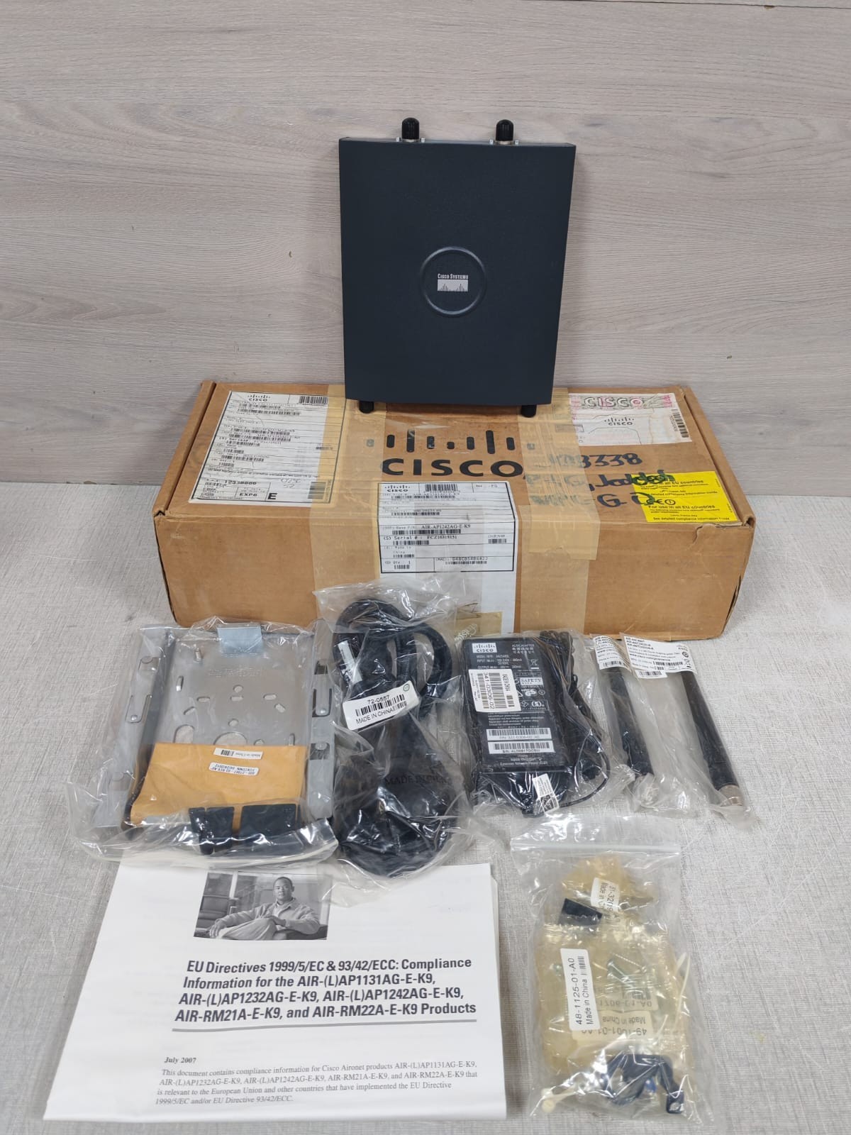 Cisco AIR-AP1242AG-E-K9 V05 CISCO AIR-AP1242AG-E-K9 V05 AERONET 802.11a/b/g ACESS POINT 2