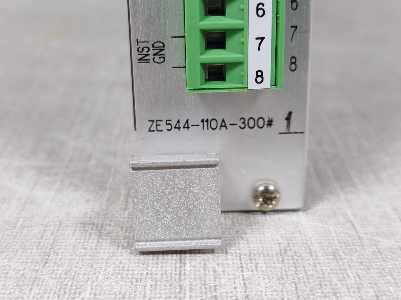 EN-TRONIC CONTROLS ZE544-110A-300/1 EN-TRONIC CONTROLS ZE544-110A-300/1 8-Frequency Input 4