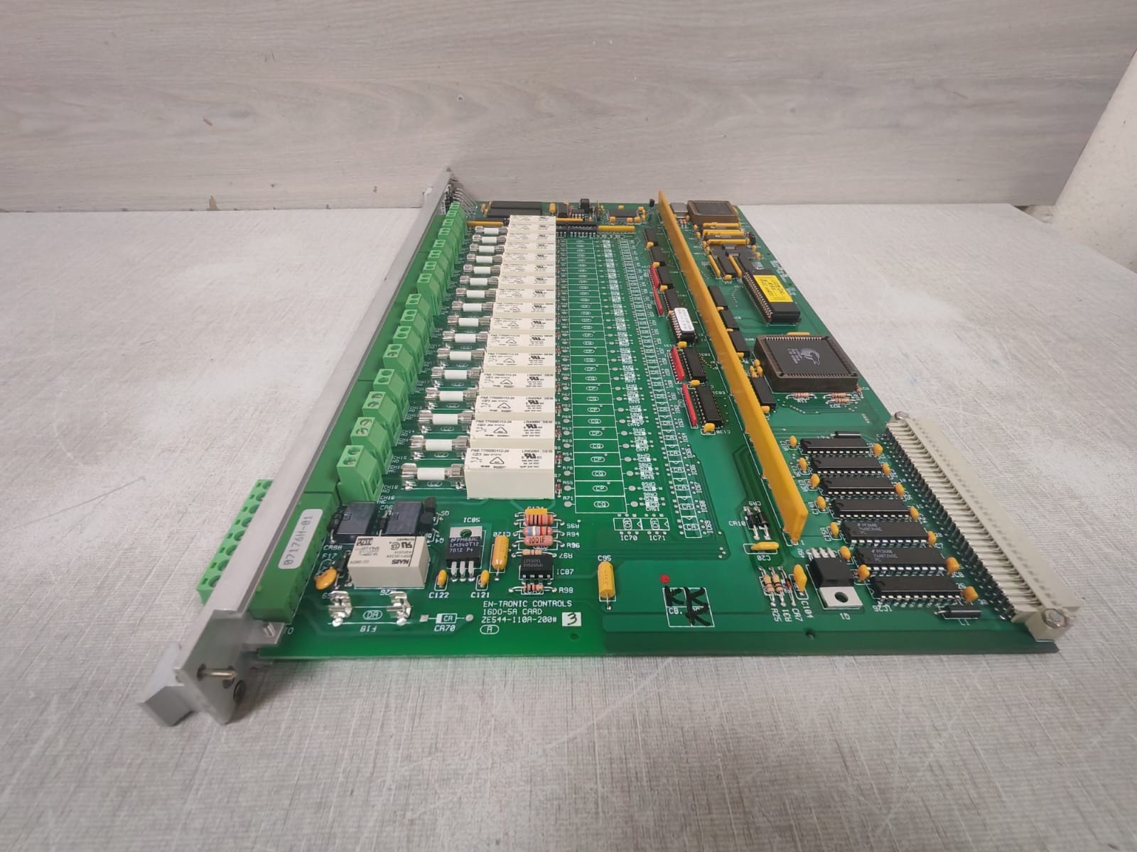 EN-TRONIC CONTROLS ZE544-110A-200/3 EN-TRONIC CONTROLS FT-110 ZE544-110A-200/3 16-Digital Output 8