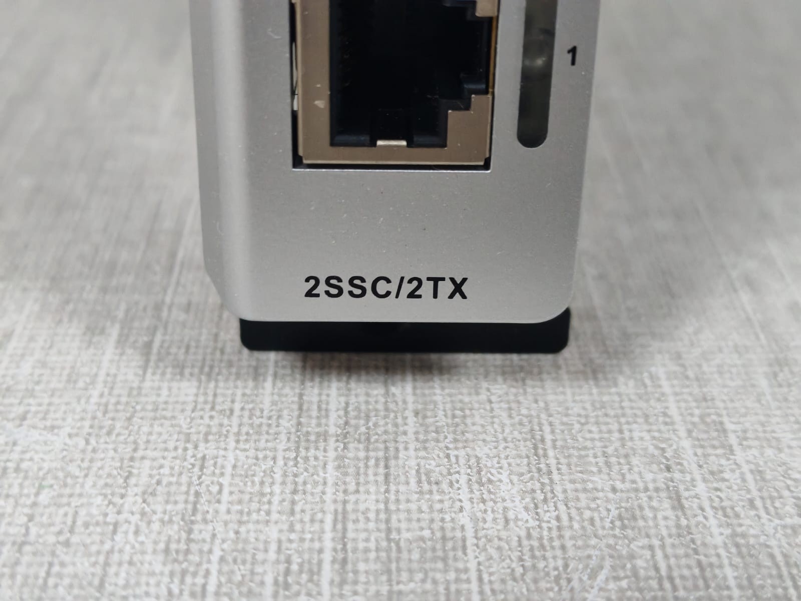 MOXA CM-600-2SSC/2TX REV.1.0. MOXA CM 600 2SSC/2TX REV.1.0. CM 600 2SSC/2TX REV.1.0.1 Ethernet Interface Module 3