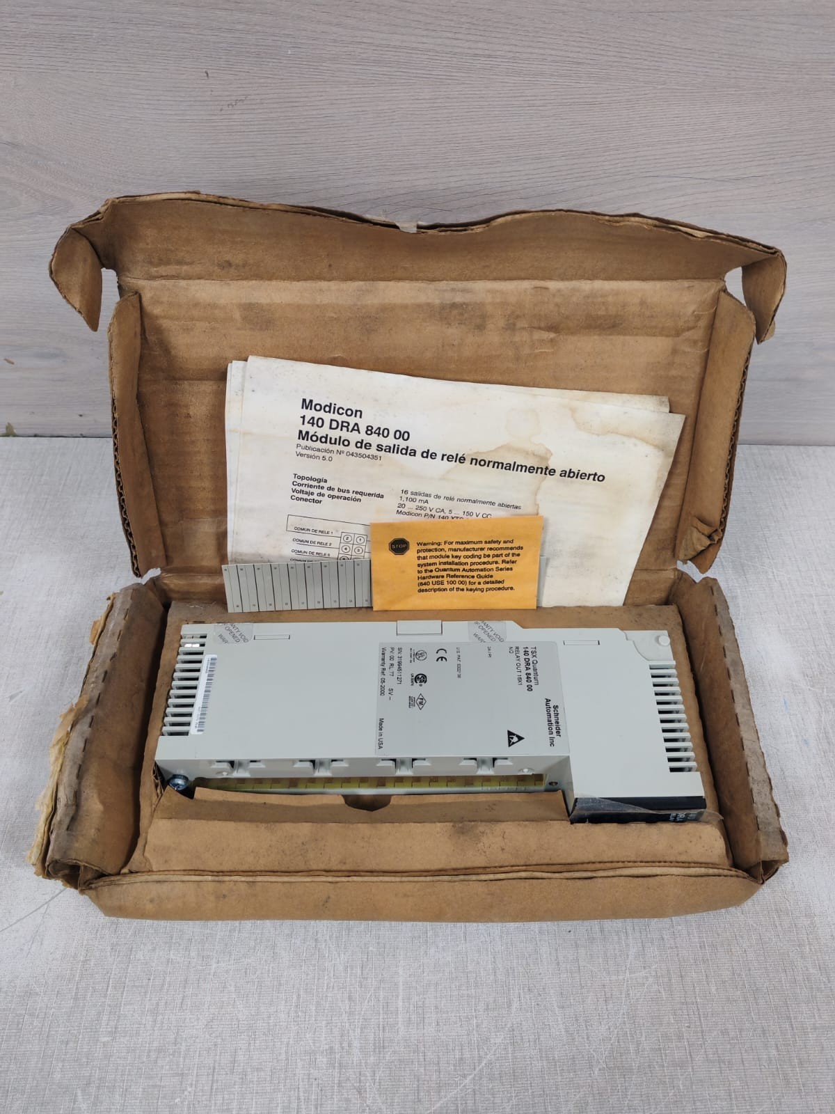Schneider Electric 140DRA84000 SCHNEIDER AUTOMATION TSX QUANTUM 140DRA84000 RELAY OUT 16X1 -NEW W/ FILTHY BOX 2