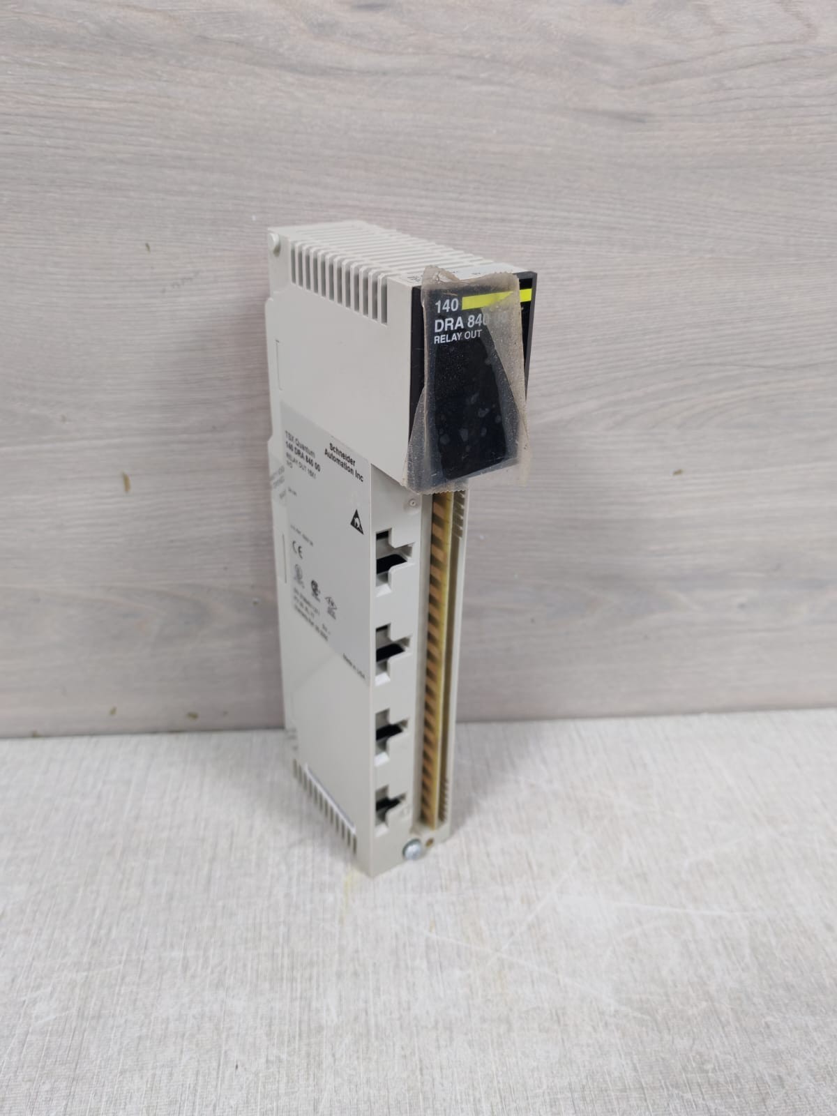 Schneider Electric 140DRA84000 SCHNEIDER AUTOMATION TSX QUANTUM 140DRA84000 RELAY OUT 16X1 -NEW W/ FILTHY BOX 4