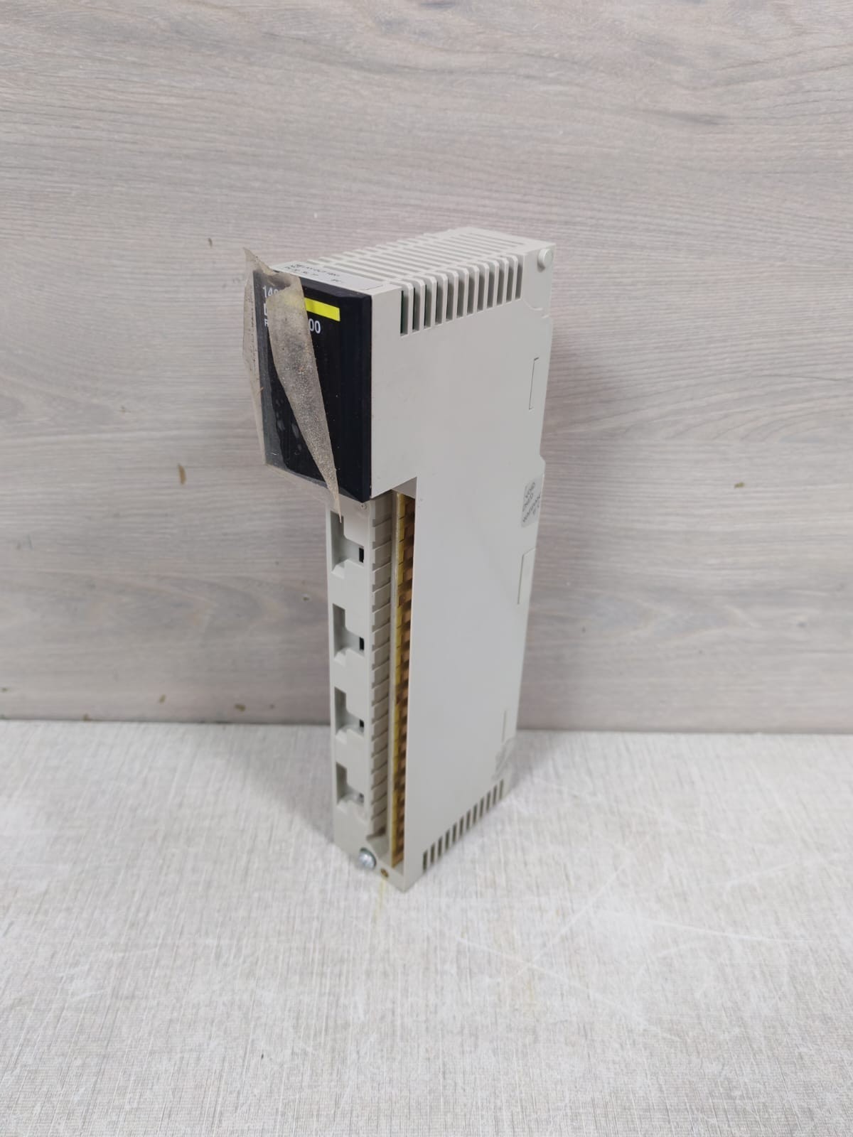 Schneider Electric 140DRA84000 SCHNEIDER AUTOMATION TSX QUANTUM 140DRA84000 RELAY OUT 16X1 -NEW W/ FILTHY BOX 5