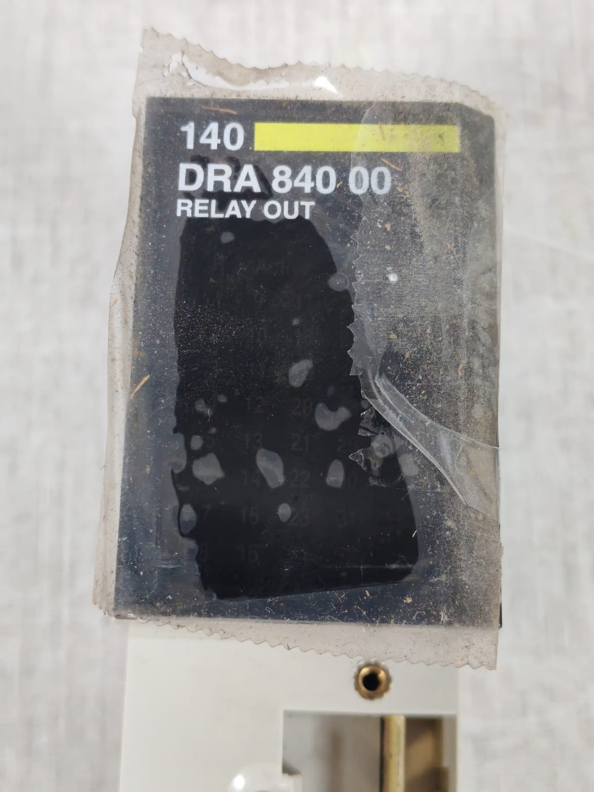 Schneider Electric 140DRA84000 SCHNEIDER AUTOMATION TSX QUANTUM 140DRA84000 RELAY OUT 16X1 -NEW W/ FILTHY BOX 6