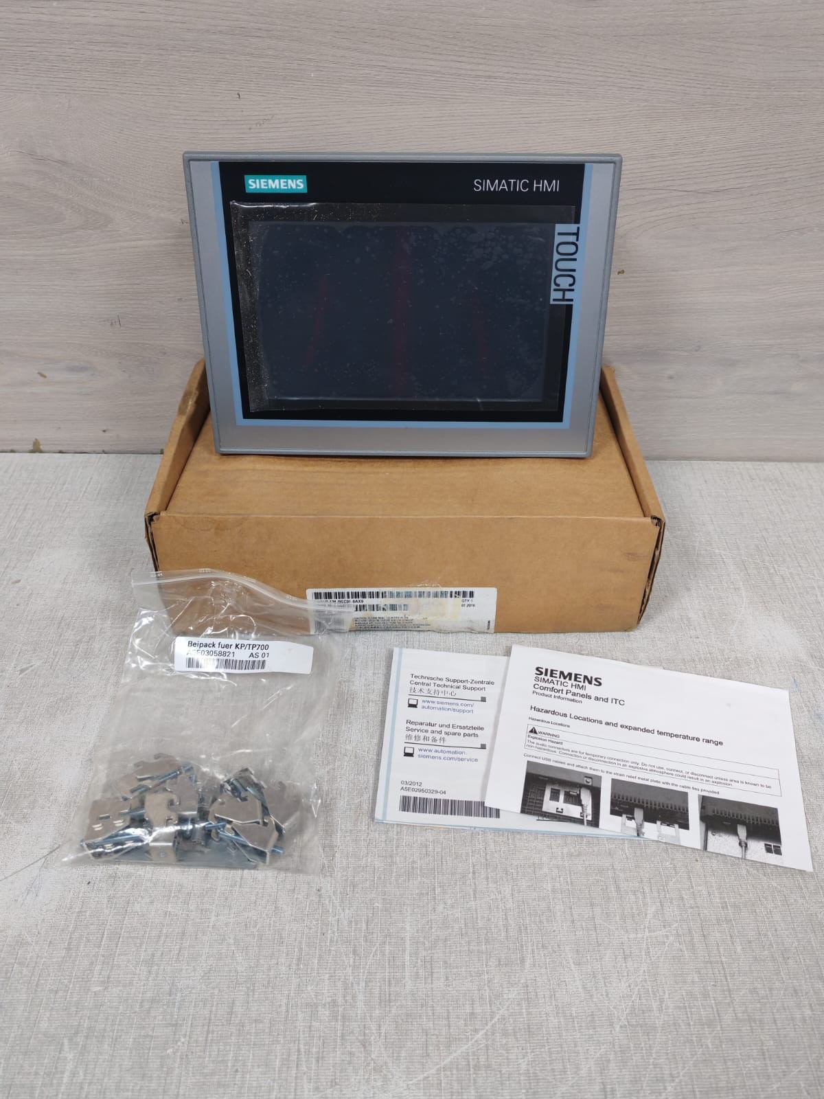 SIEMENS SIMATIC HMI TP700 COMFORT 6AV2-124-0GC01-0AX0 COMFORT PANEL
