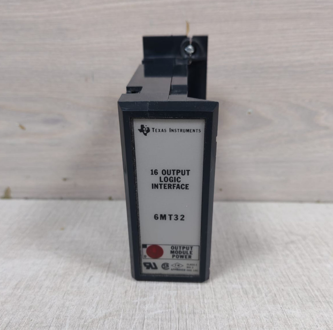 TEXAS INSTRUMENTS 6MT32 16 OUTPUT LOGIC INTERFACE