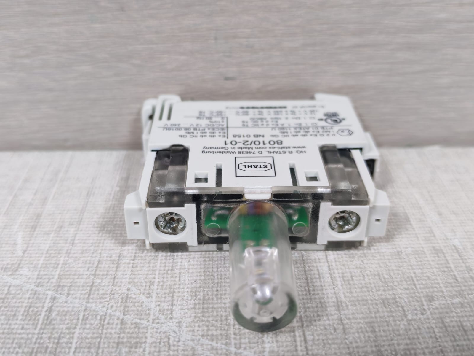 Stahl 8010/2-01 Stahl 8010/2-01 Led Indicator Light with 8602C3-054-B Actuator Pushbutton 8