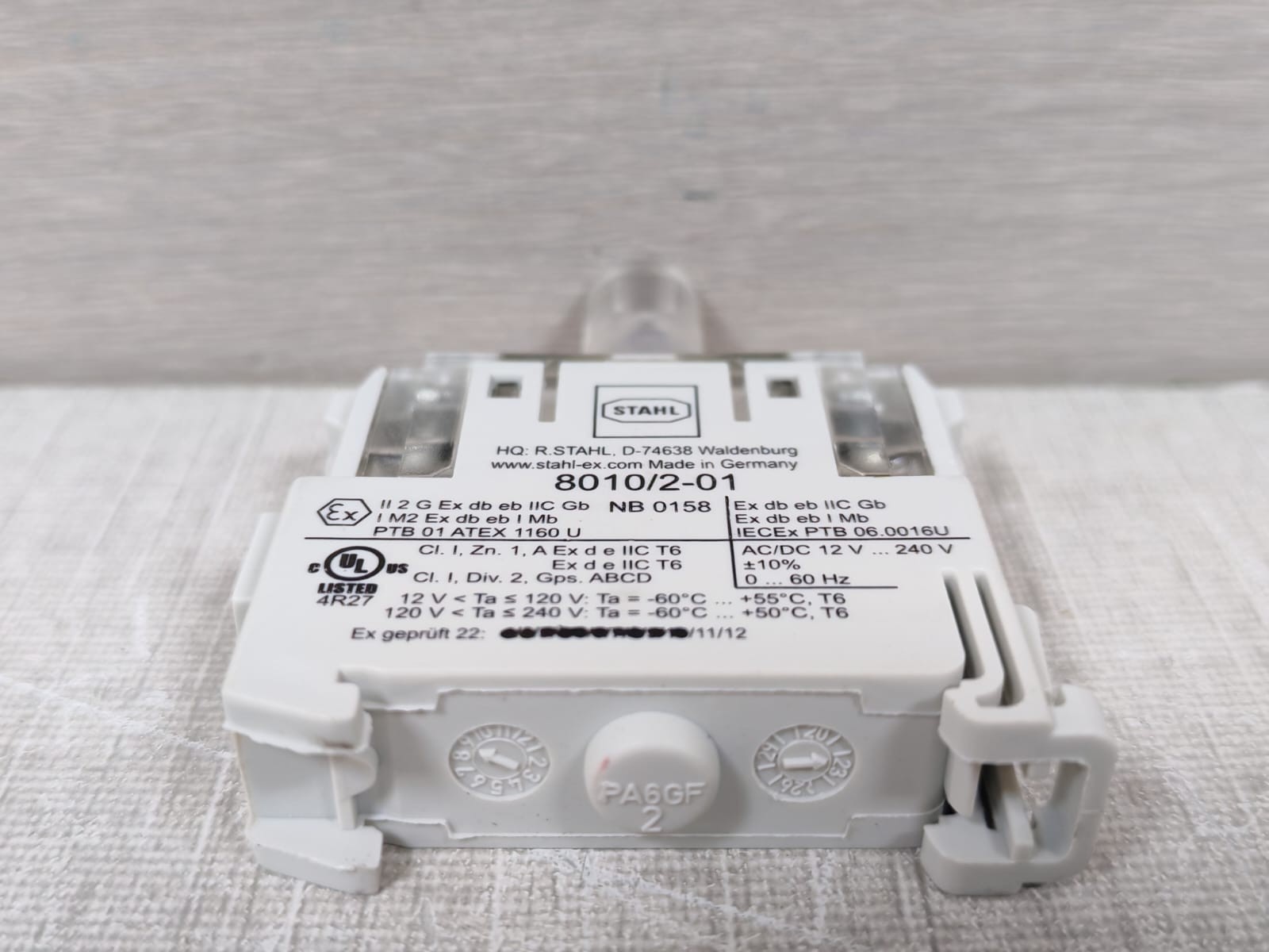Stahl 8010/2-01 Stahl 8010/2-01 Led Indicator Light with 8602C3-054-B Actuator Pushbutton 9