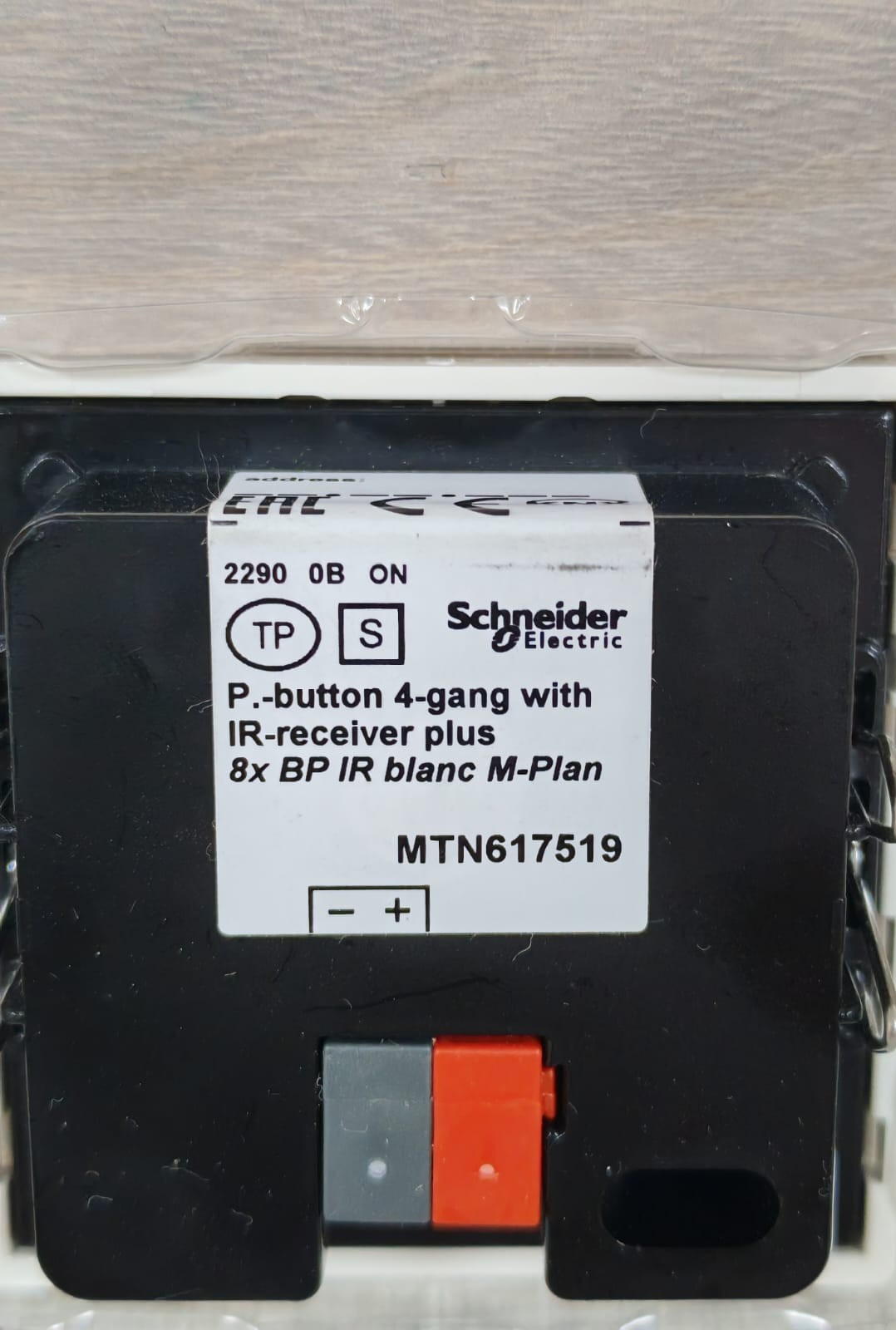 Schneider MTN617519 SCHNEIDER MTN617519 PUSH-BUTTON 4-GANG PLUS W/ IR RECIEVER POLAR WHITE GLOSSY 5