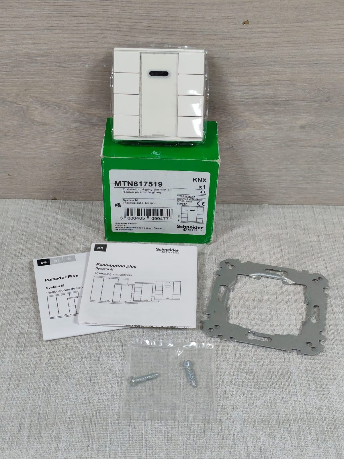 SCHNEIDER MTN617519 PUSH-BUTTON 4-GANG PLUS W/ IR RECIEVER POLAR WHITE GLOSSY