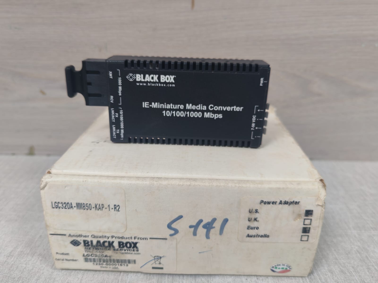 BLACK BOX LGC320A-R2 BLACK BOX LGC320A-R2 IE-MINIATURE MEDIA CONVERTER 10/100/1000 MBPS 2