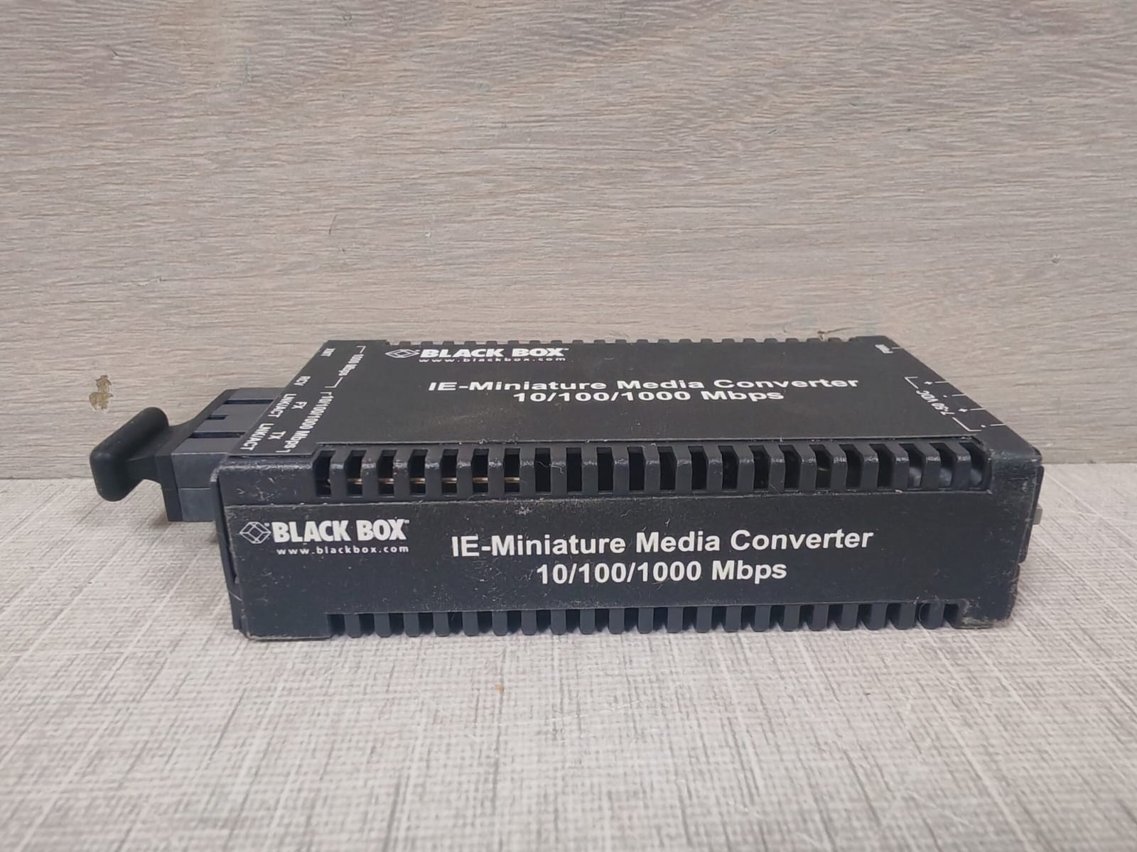 BLACK BOX LGC320A-R2 BLACK BOX LGC320A-R2 IE-MINIATURE MEDIA CONVERTER 10/100/1000 MBPS 5