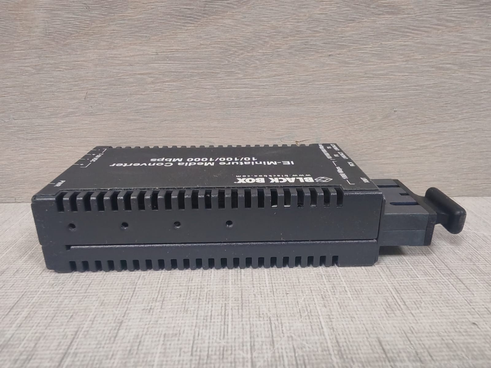 BLACK BOX LGC320A-R2 BLACK BOX LGC320A-R2 IE-MINIATURE MEDIA CONVERTER 10/100/1000 MBPS 7