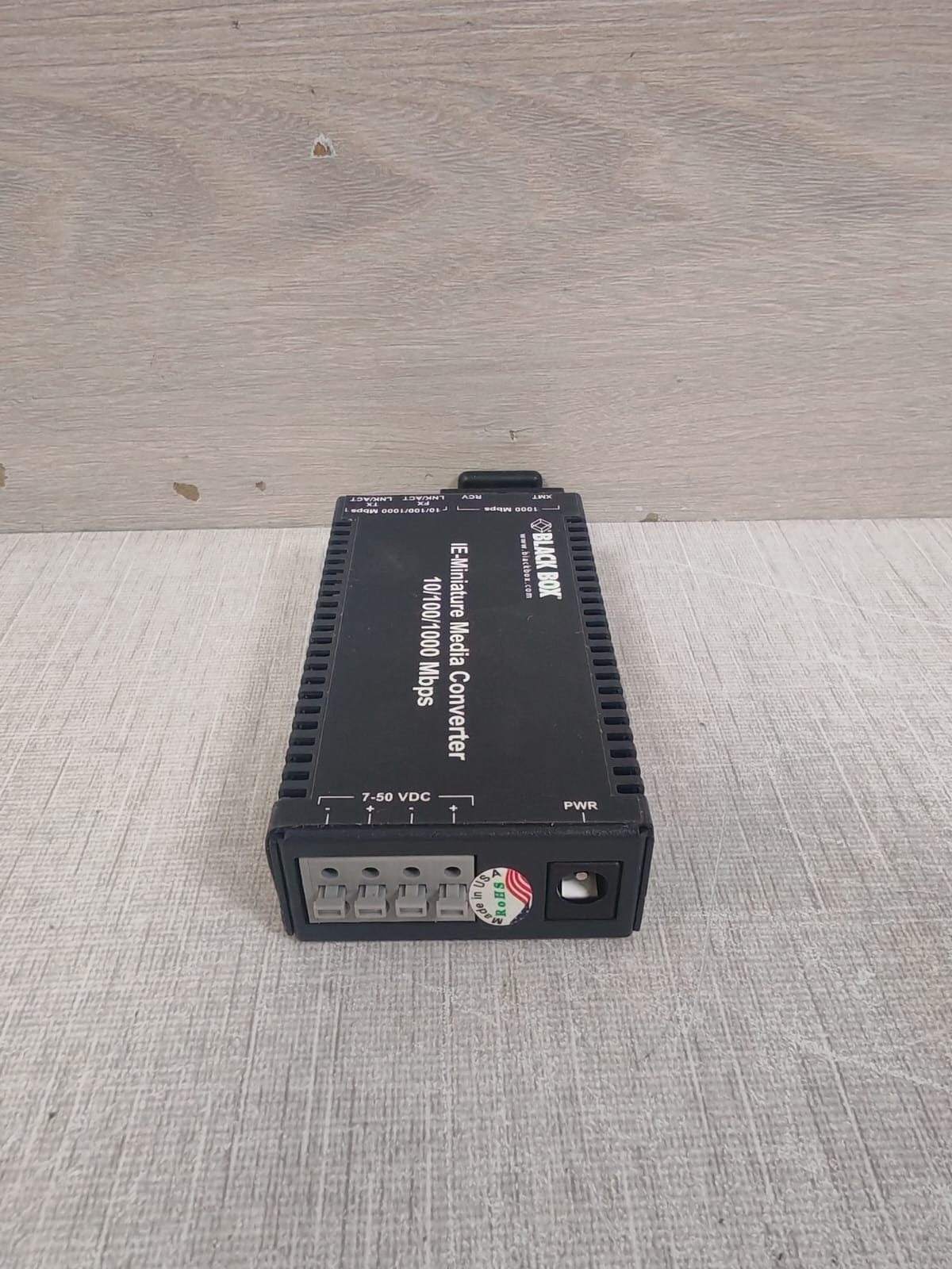 BLACK BOX LGC320A-R2 BLACK BOX LGC320A-R2 IE-MINIATURE MEDIA CONVERTER 10/100/1000 MBPS 8