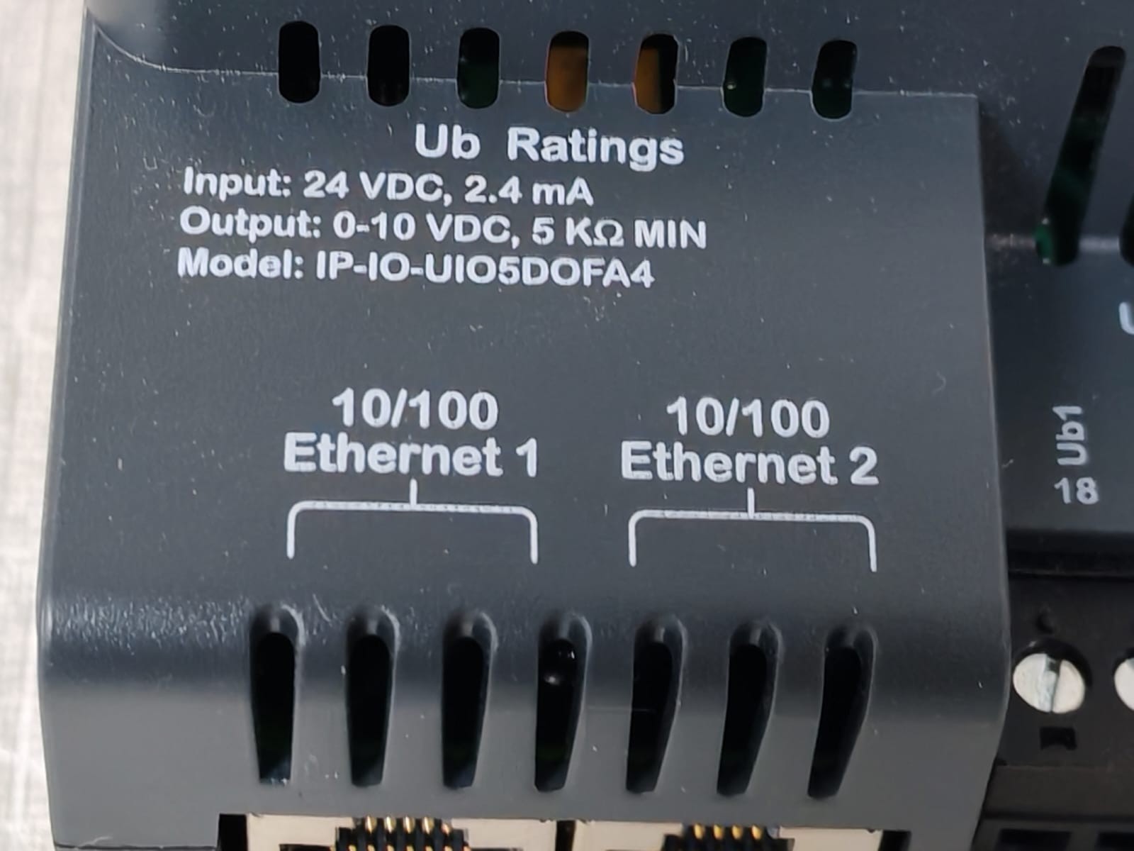 Schneider Electric SXWIPIOCA10001 Schneider Electric SXWIPIOCA10001 SmartX IP Controller IP-IO-UIO5DOFA4 4
