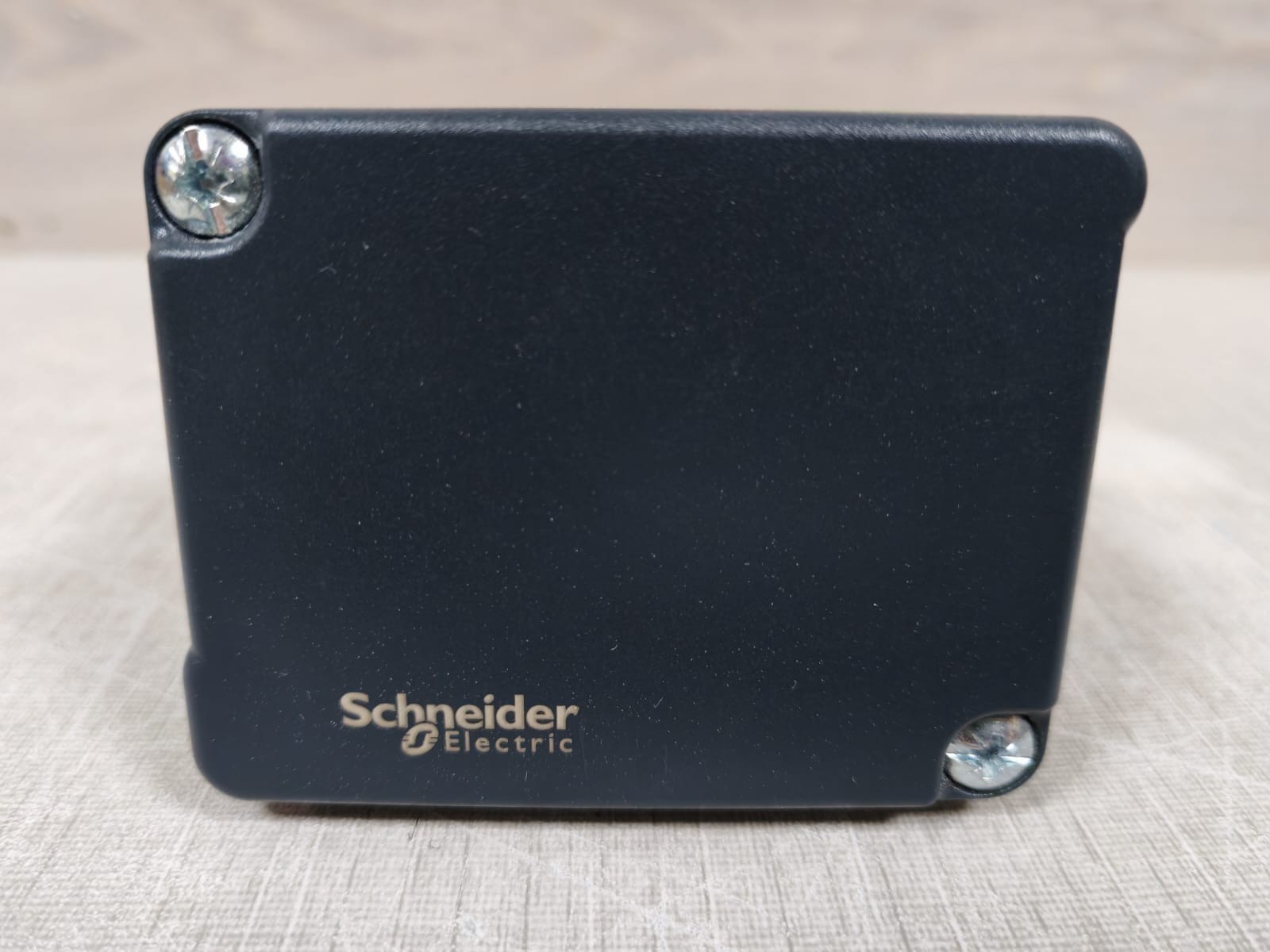 Schneider Electric SHD100 006902321 SCHNEIDER ELECTRIC SHD100 006902321 DUCT HUMIDITY & TEMPERATURE SENSOR 24VAC 2