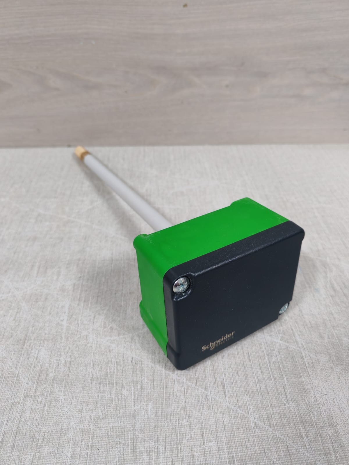 Schneider Electric SHD100 006902321 SCHNEIDER ELECTRIC SHD100 006902321 DUCT HUMIDITY & TEMPERATURE SENSOR 24VAC 4