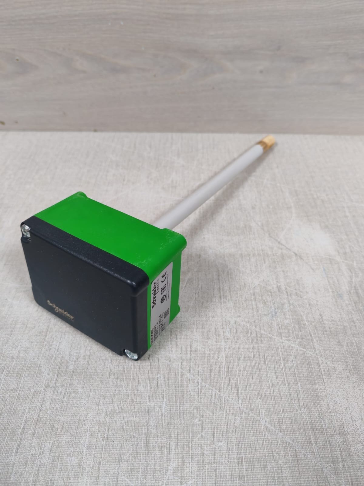 Schneider Electric SHD100 006902321 SCHNEIDER ELECTRIC SHD100 006902321 DUCT HUMIDITY & TEMPERATURE SENSOR 24VAC 5