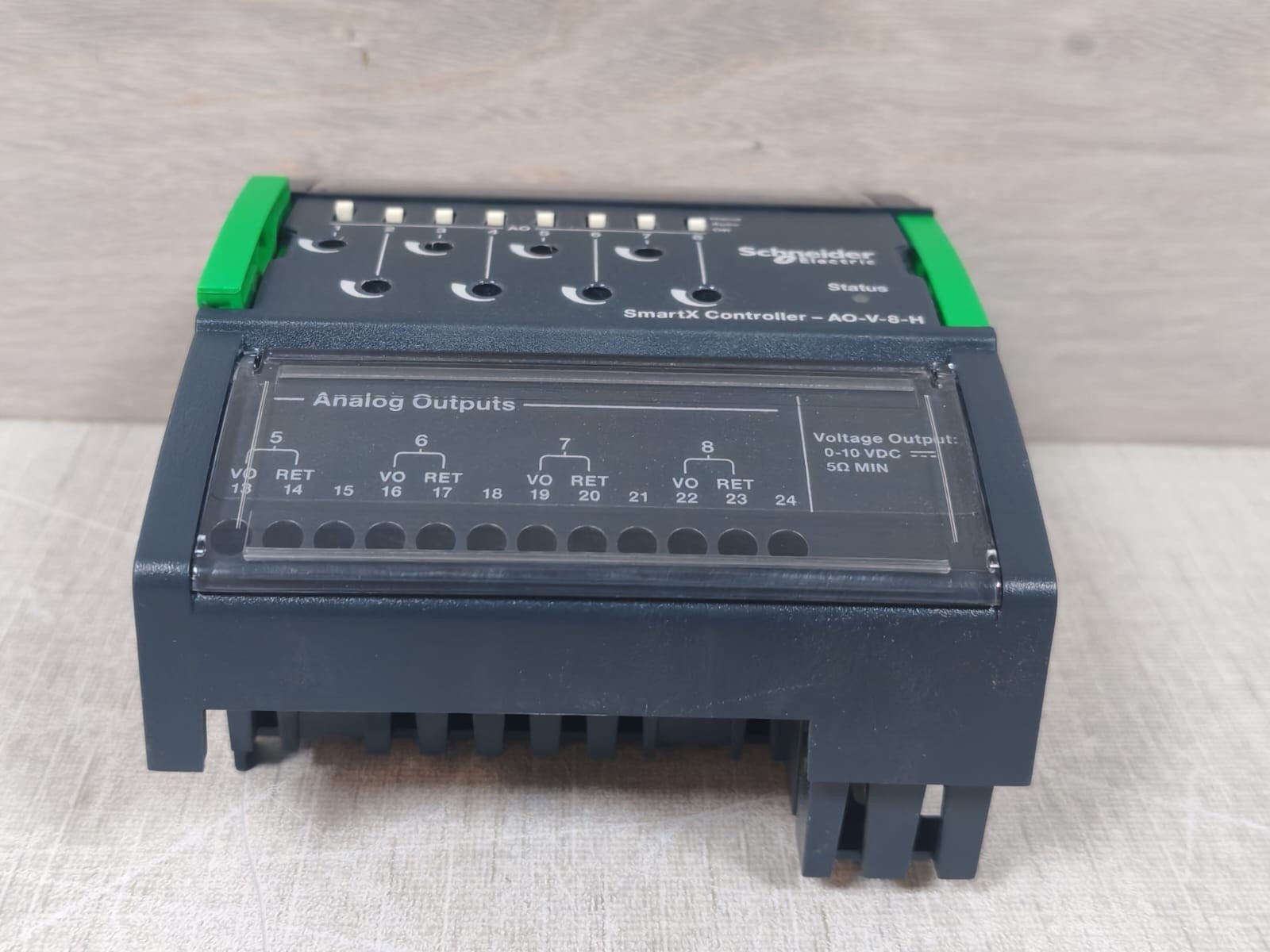 Schneider Electric SXWAOV8HX10001 Schneider Electric SXWAOV8HX10001 SmartX Controller AO-V-8-H I/O Module 7