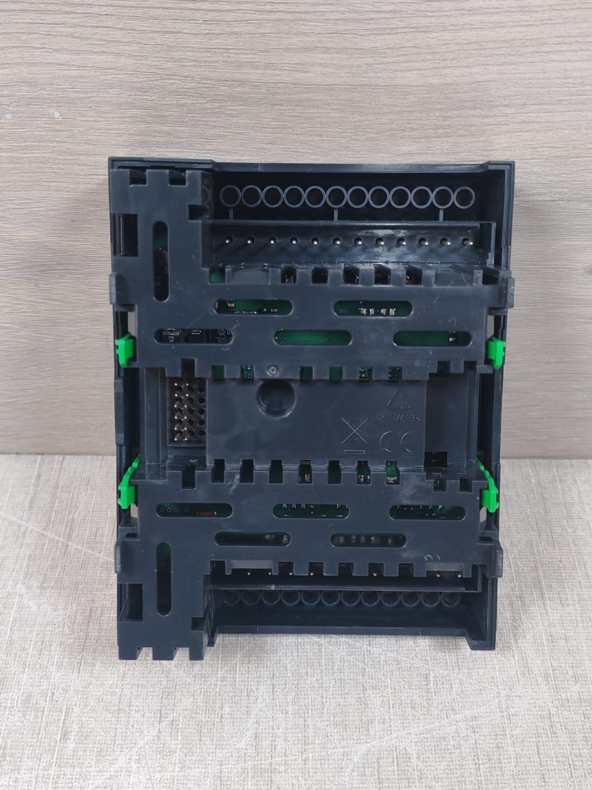 Schneider Electric SXWAOV8HX10001 Schneider Electric SXWAOV8HX10001 SmartX Controller AO-V-8-H I/O Module 9