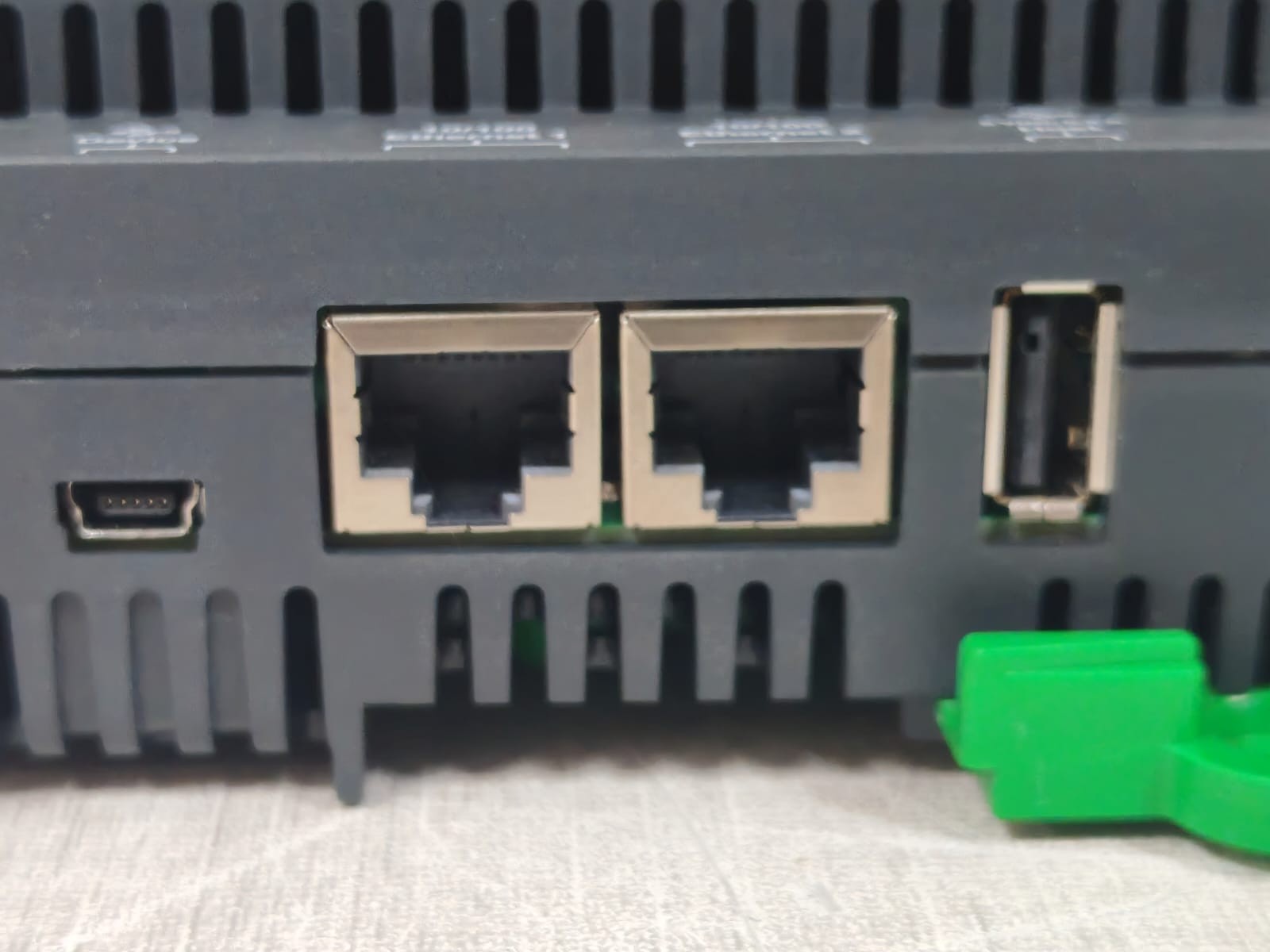 Schneider Electric SXWRCF12B10001 Schneider Electric RP-C-12B-F-24V Room Purpose Controller SXWRCF12B10001 8