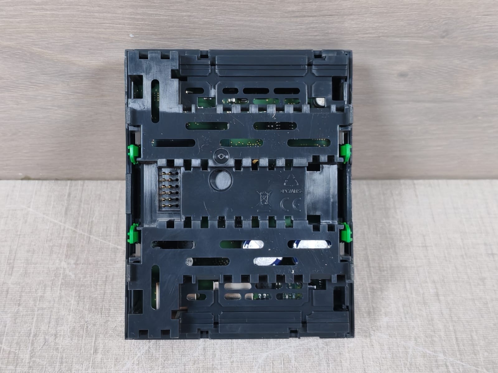 Schneider Electric SXWASPXXX10002 Schneider Electric SXWASPXXX10002 SmartX Controller AS-P-NL Automation Server 9