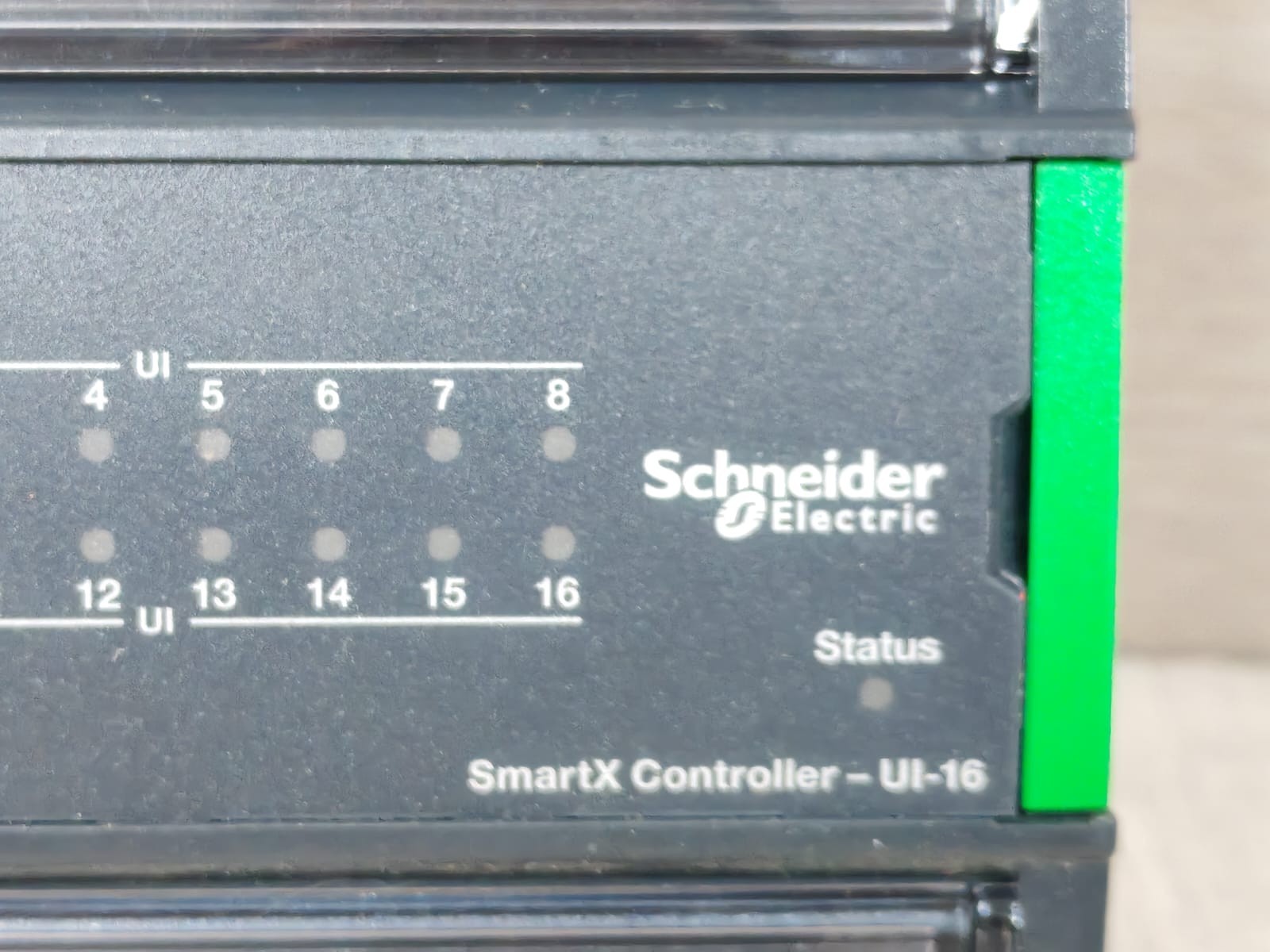 Schneider Electric SXWUI16XX10001 Schneider Electric SXWUI16XX10001 SmartX Controller UI-16 Module w/ TB-I/O-W1 4