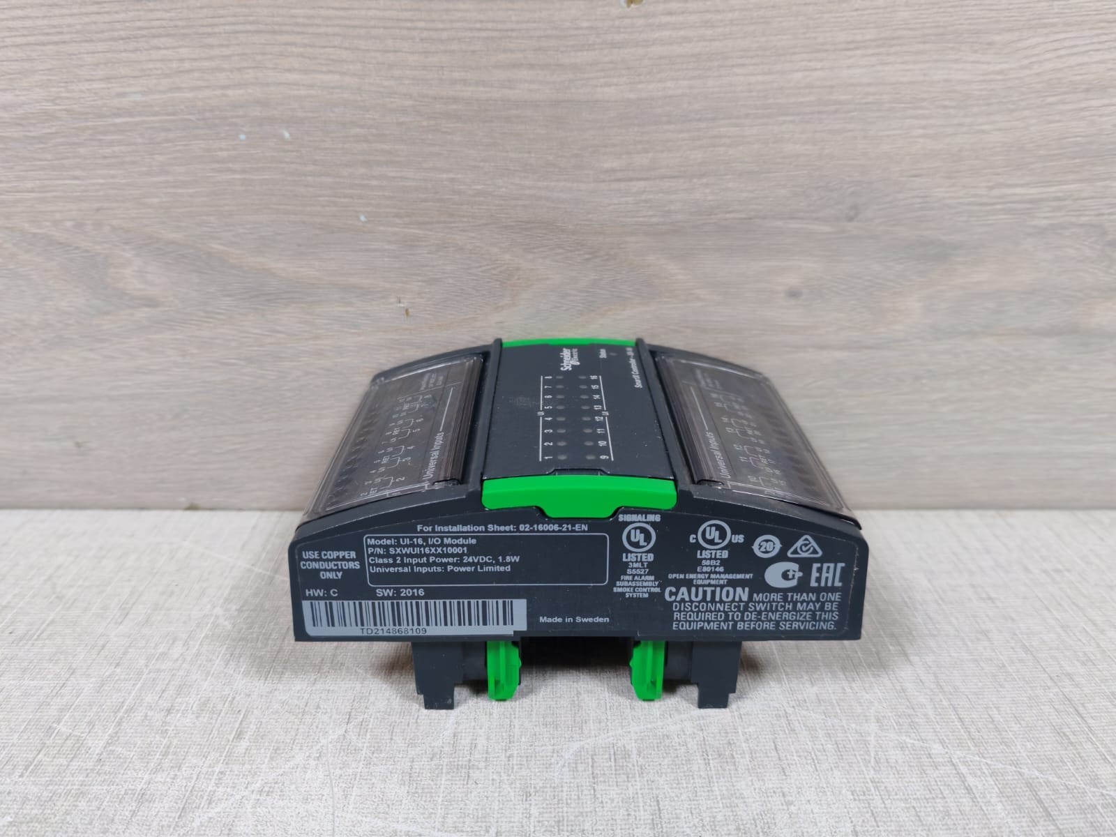 Schneider Electric SXWUI16XX10001 Schneider Electric SXWUI16XX10001 SmartX Controller UI-16 Module w/ TB-I/O-W1 6