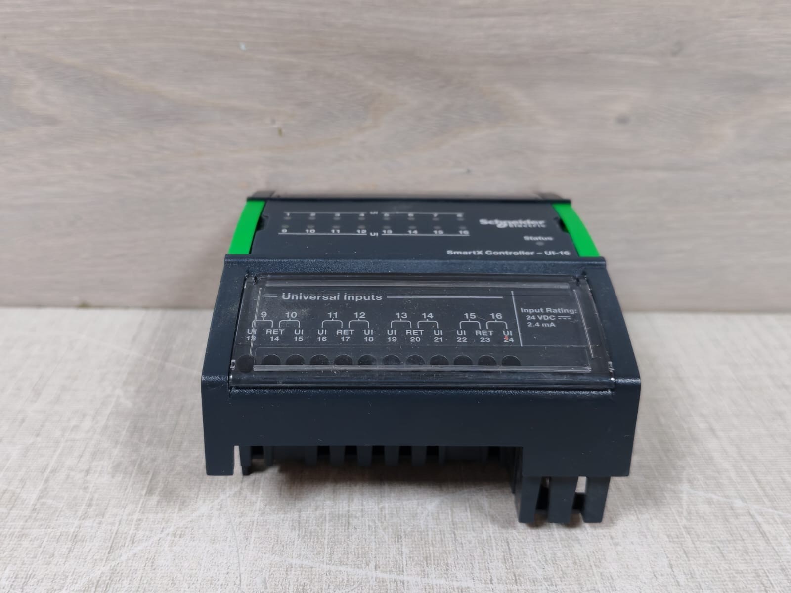 Schneider Electric SXWUI16XX10001 Schneider Electric SXWUI16XX10001 SmartX Controller UI-16 Module w/ TB-I/O-W1 8