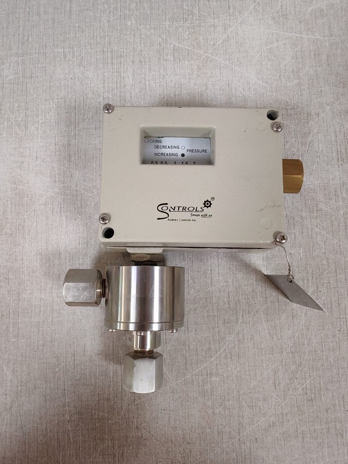 STRATAA CONTROLS 2211DPS: DDT-P002-SS-SSL-FXD-2S-GPH-I-2NPF-2NP-C5-ST