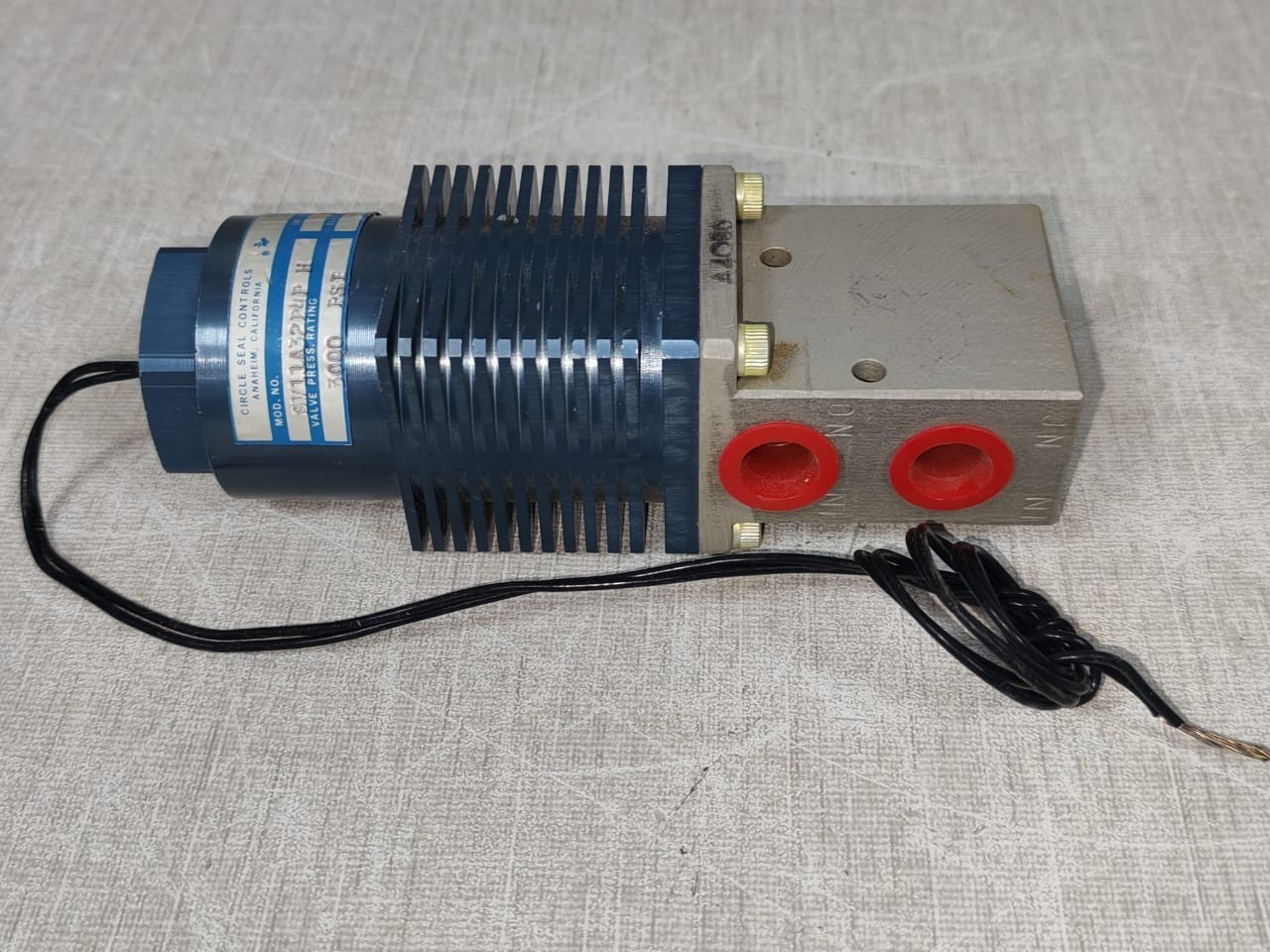 CIRCLE SEAL PSI-115 CIRCLE SEAL SOLENOID VALVE MODEL SV11A32P4P H 3000 PSI 115 VAC 7