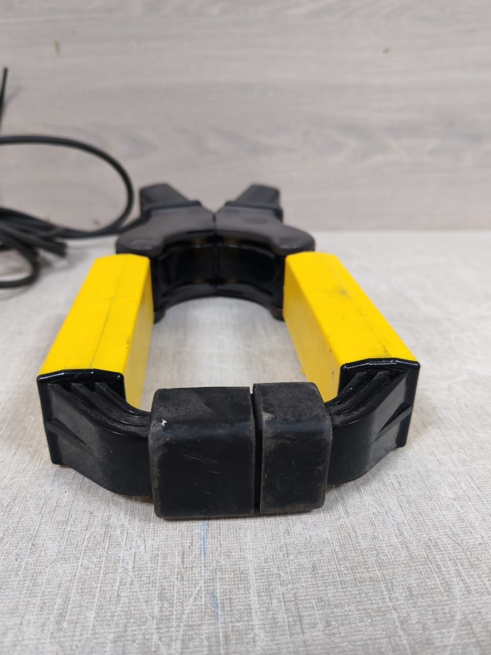 CIRCUTOR CP-2000-200 CIRCUTOR CP-2000-200 600V CAT III CURRENT CLAMP YELLOW 5