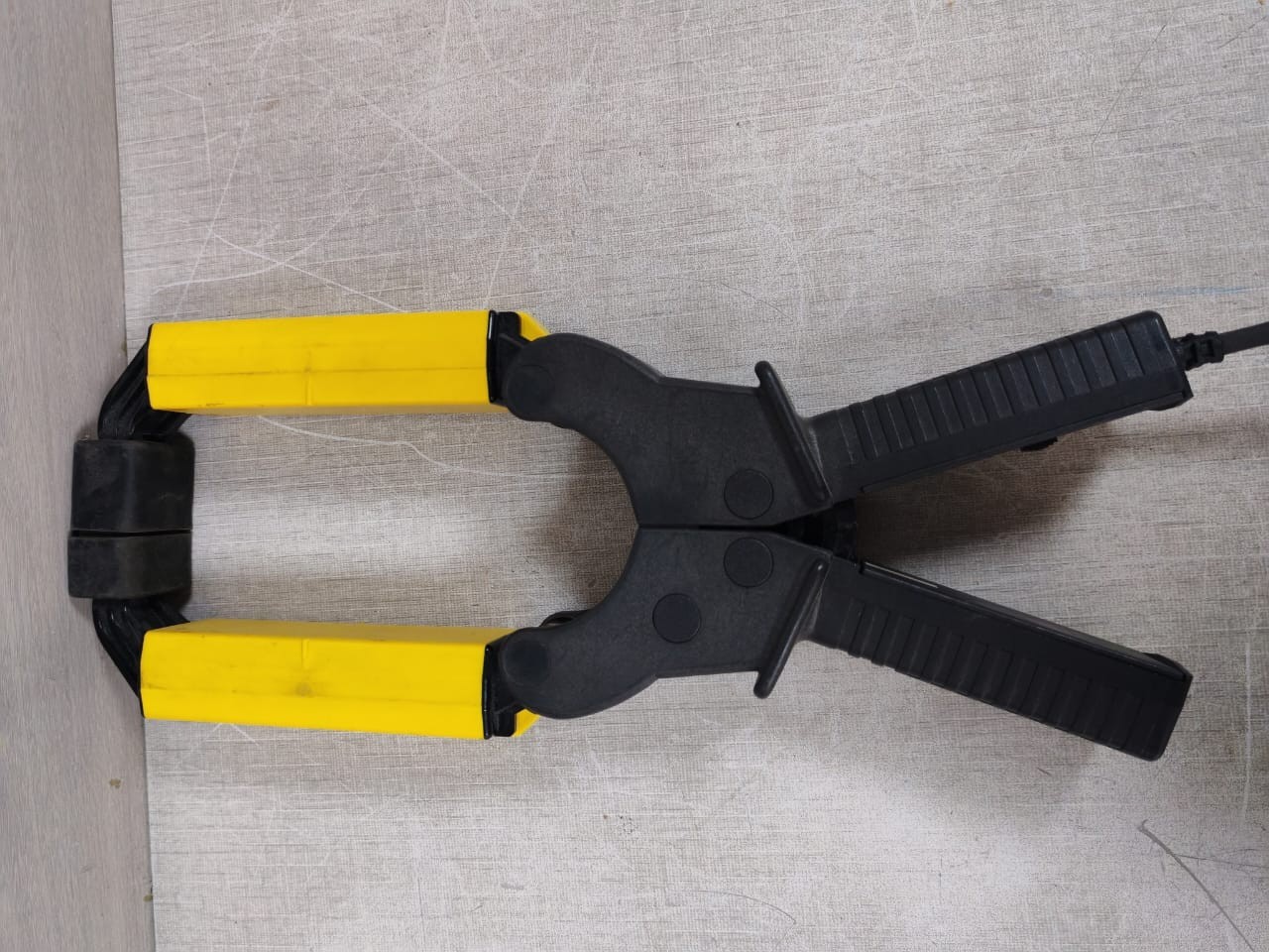CIRCUTOR CP-2000-200 CIRCUTOR CP-2000-200 600V CAT III CURRENT CLAMP YELLOW 7