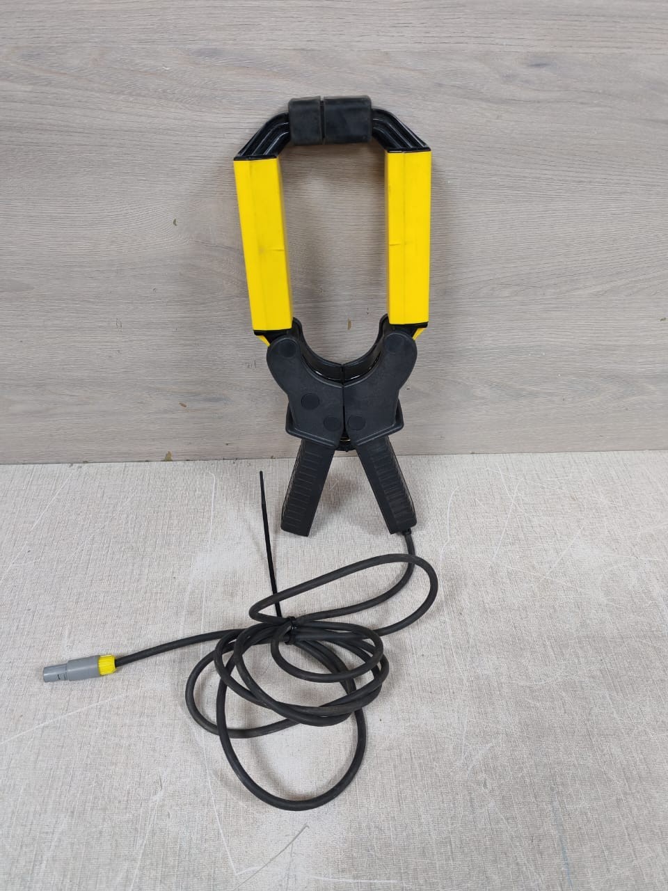CIRCUTOR CP-2000-200 600V CAT III CURRENT CLAMP YELLOW