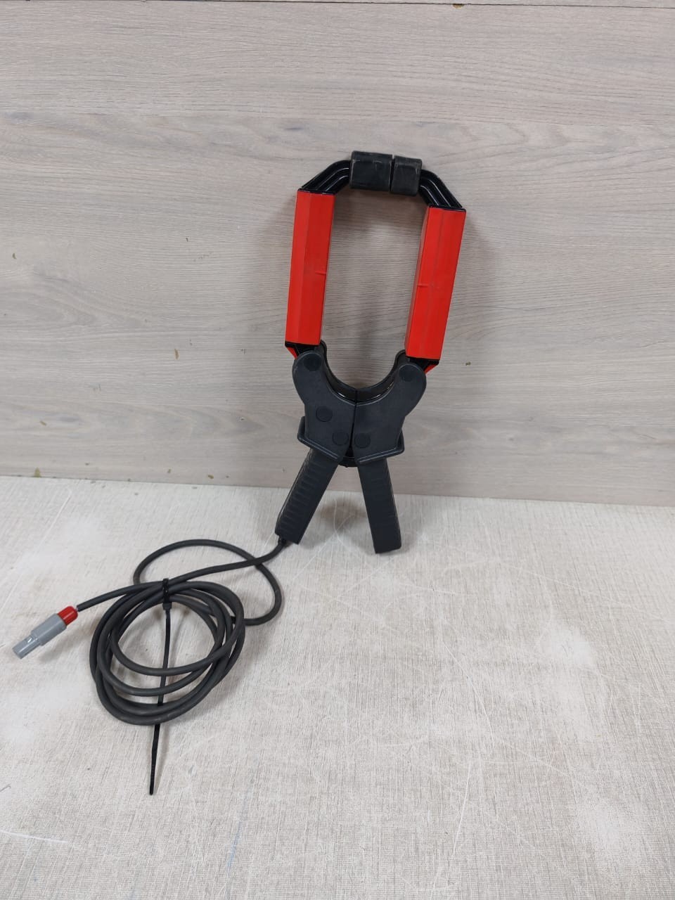 CIRCUTOR CP-2000-200 CIRCUTOR CP-2000-200 600V CAT III CURRENT CLAMP RED 2