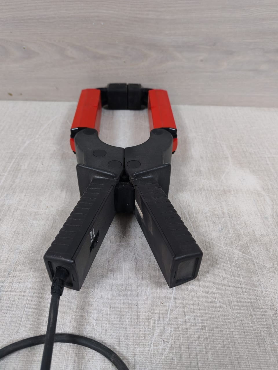 CIRCUTOR CP-2000-200 CIRCUTOR CP-2000-200 600V CAT III CURRENT CLAMP RED 4