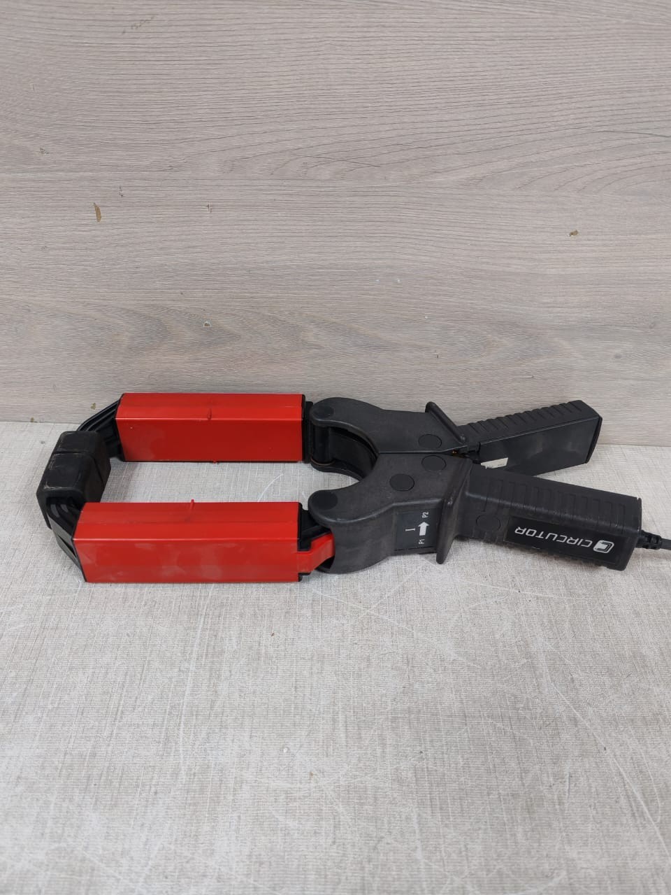CIRCUTOR CP-2000-200 CIRCUTOR CP-2000-200 600V CAT III CURRENT CLAMP RED 6