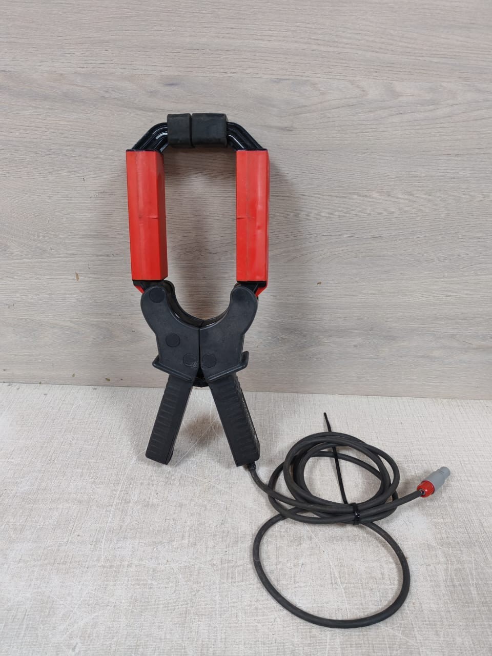 CIRCUTOR CP-2000-200 600V CAT III CURRENT CLAMP RED