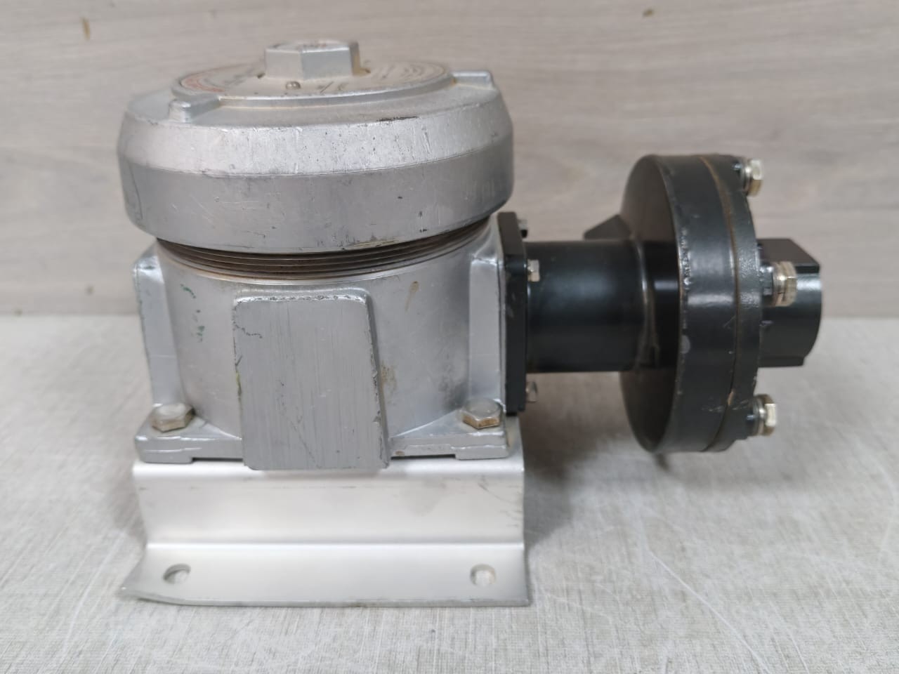 UE UNITED ELECTRIC J110K UE UNITED ELECTRIC J110K 457 PRESSURE SWITCH 15 AMPS 125-250 VAC 2