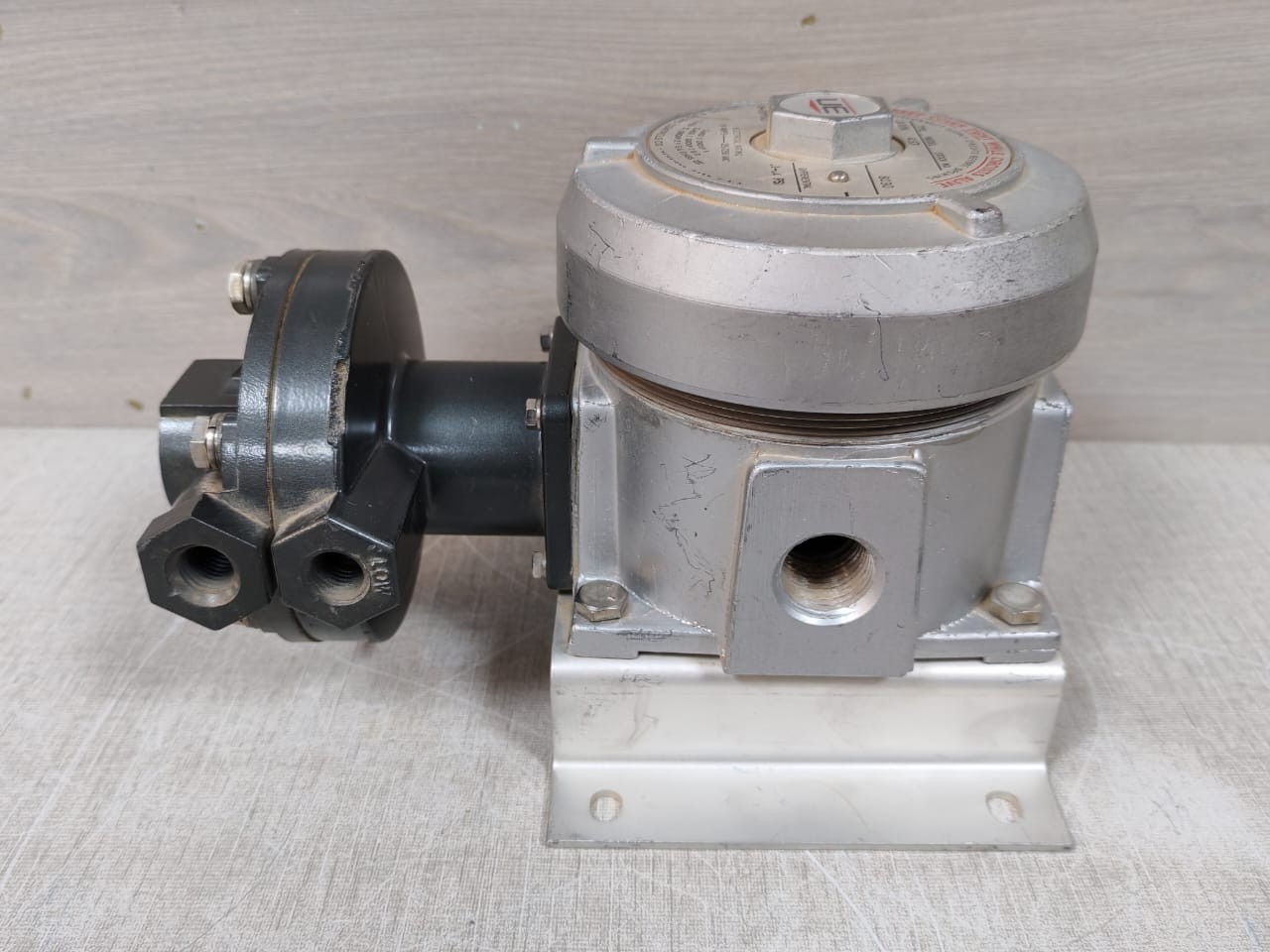UE UNITED ELECTRIC J110K UE UNITED ELECTRIC J110K 457 PRESSURE SWITCH 15 AMPS 125-250 VAC 9