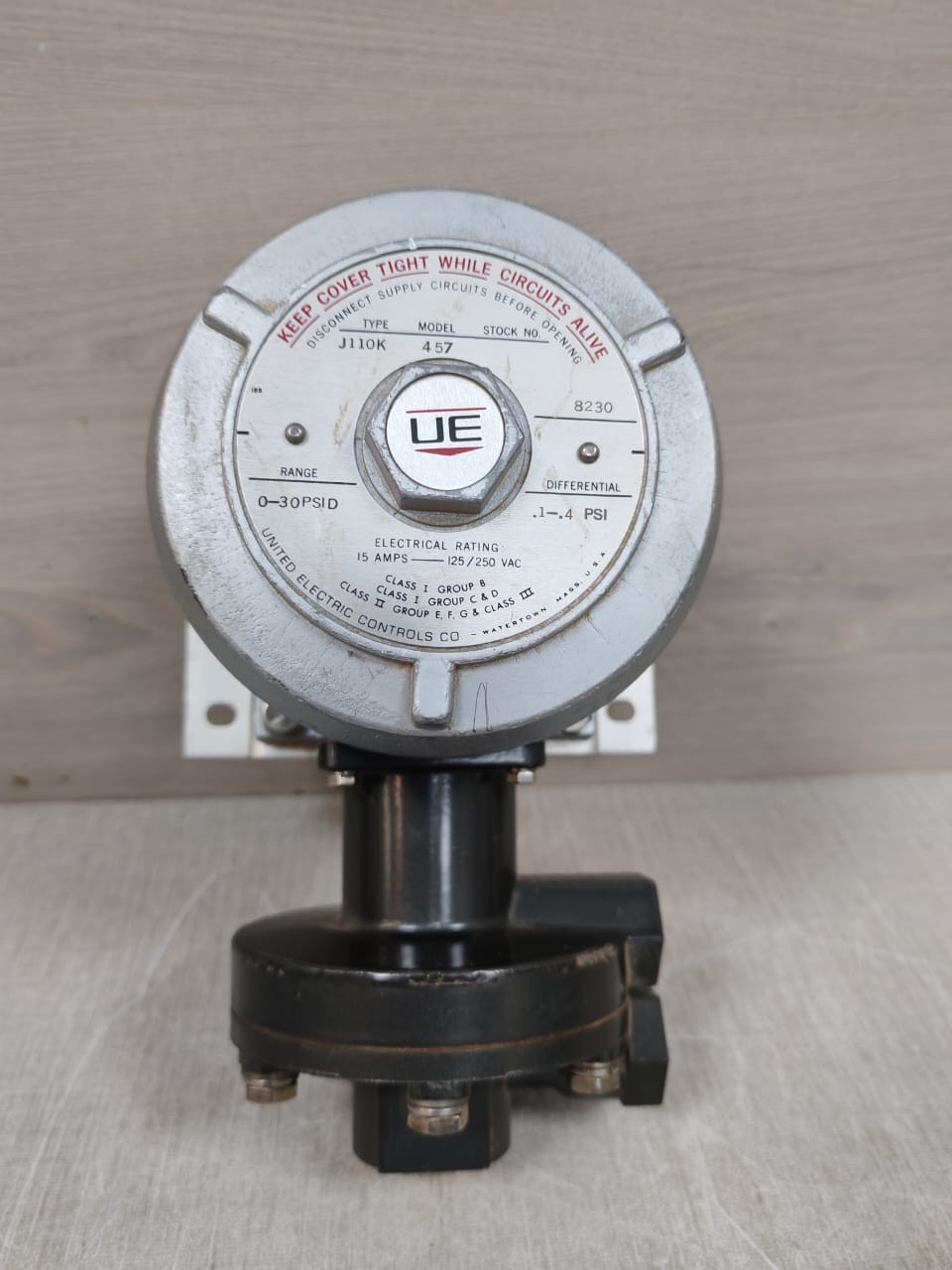 UE UNITED ELECTRIC J110K 457 PRESSURE SWITCH 15 AMPS 125-250 VAC