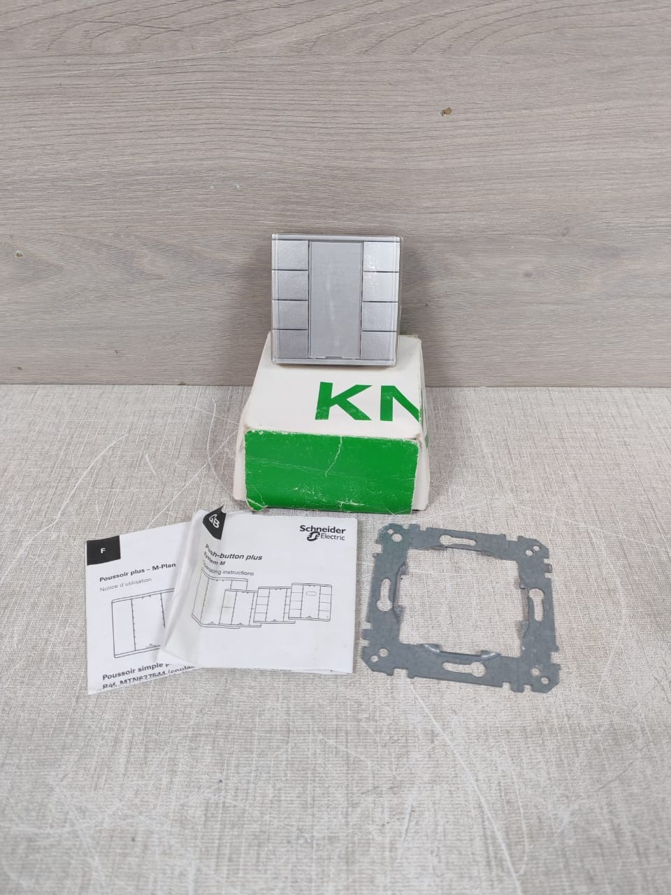 SCHNEIDER ELECTRIC MTN627860 PUSH-BUTTON 4-GANG PLUS ALUMINIUM