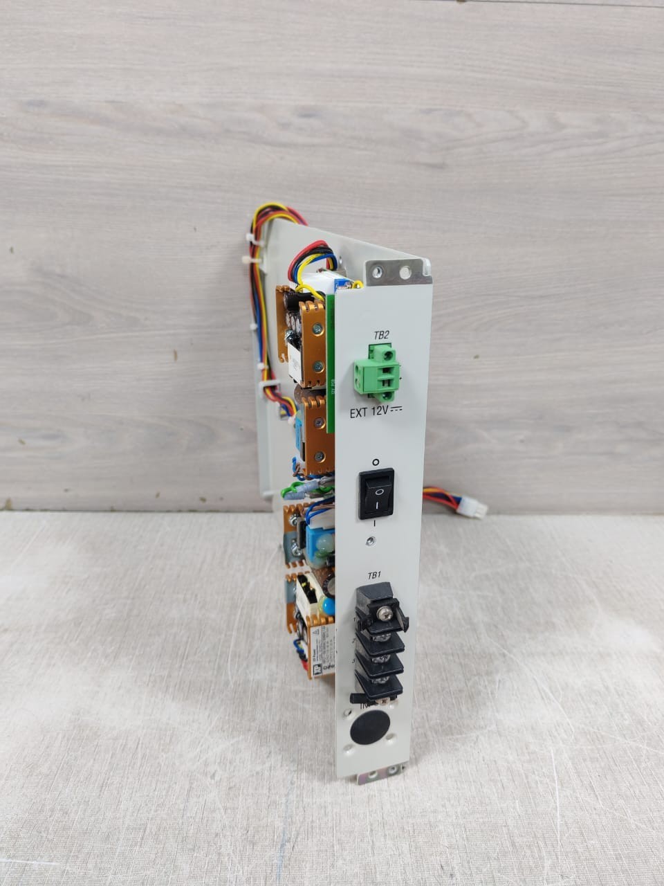 XP POWER ECM60UT31 XP POWER ECM60UT31 REGULATED DC POWER SUPPLY 2