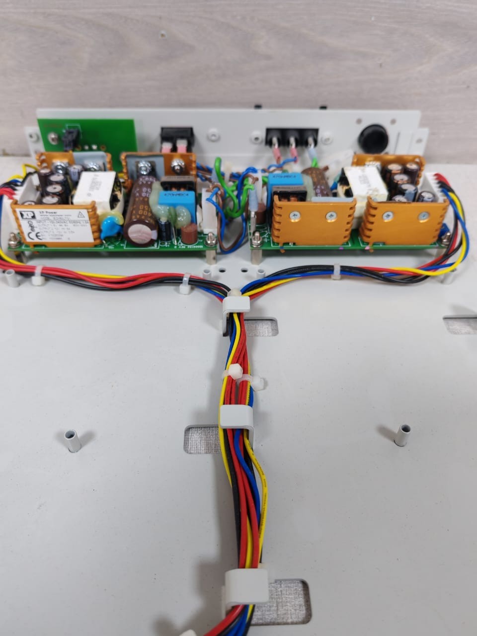 XP POWER ECM60UT31 XP POWER ECM60UT31 REGULATED DC POWER SUPPLY 4