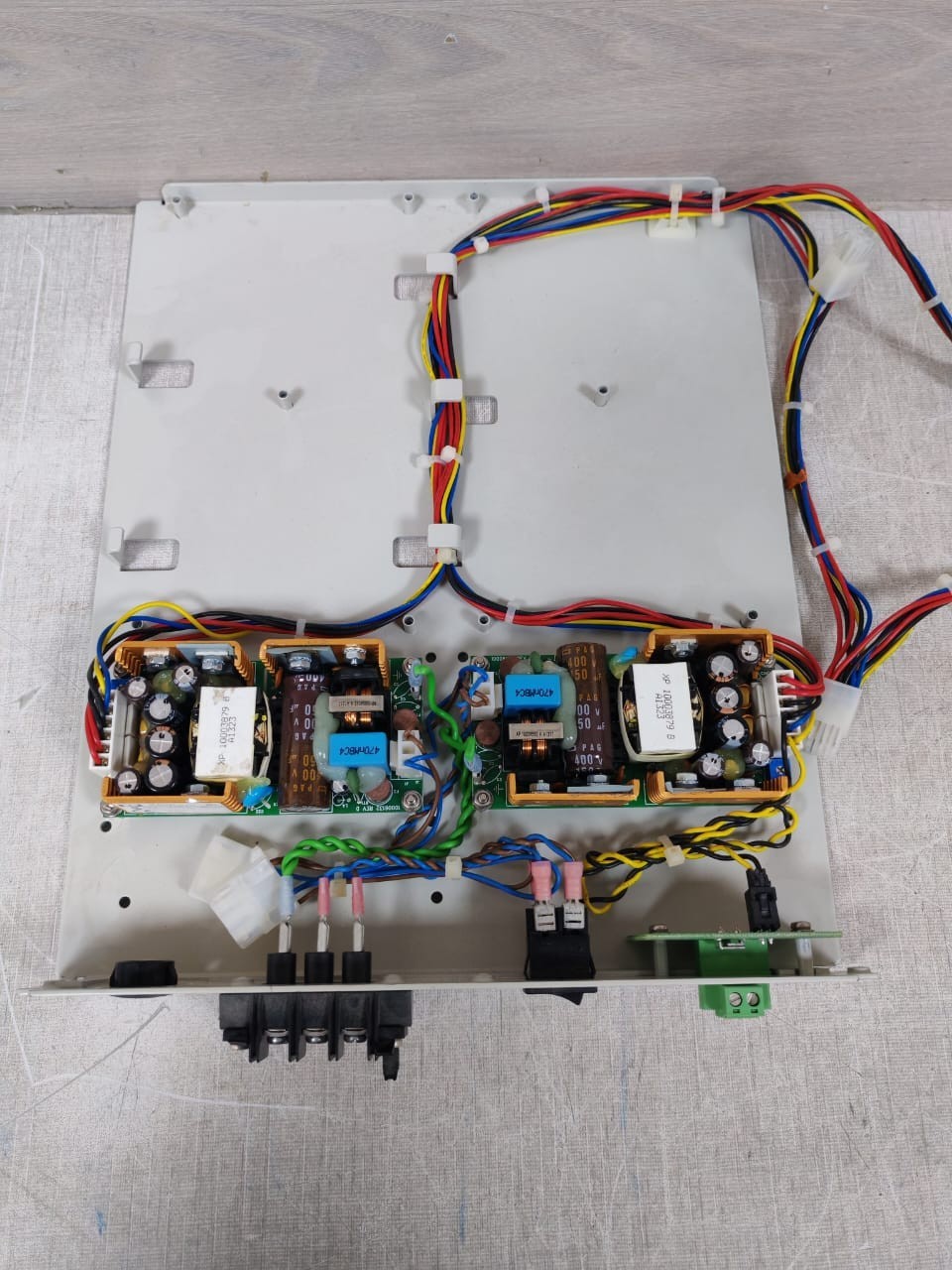 XP POWER ECM60UT31 XP POWER ECM60UT31 REGULATED DC POWER SUPPLY 5