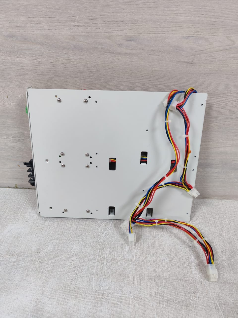XP POWER ECM60UT31 XP POWER ECM60UT31 REGULATED DC POWER SUPPLY 8